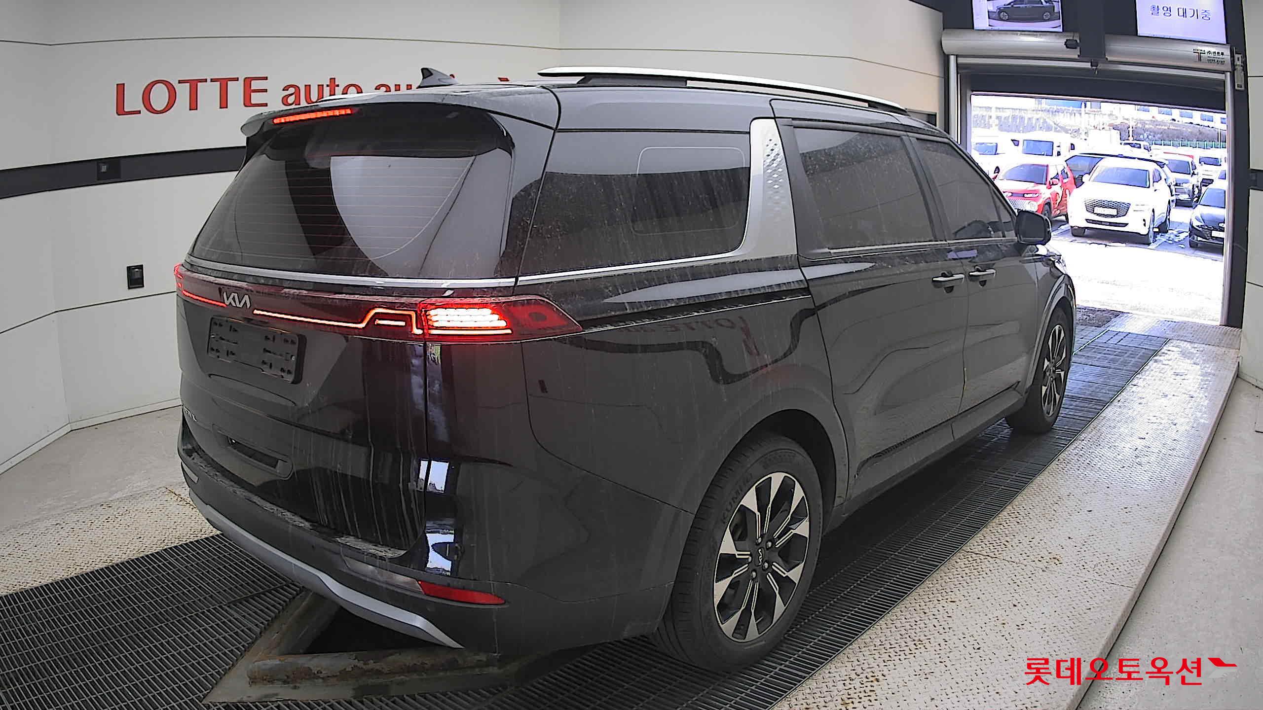 Kia Carnival 2022 Черный из Кореи, фото 4