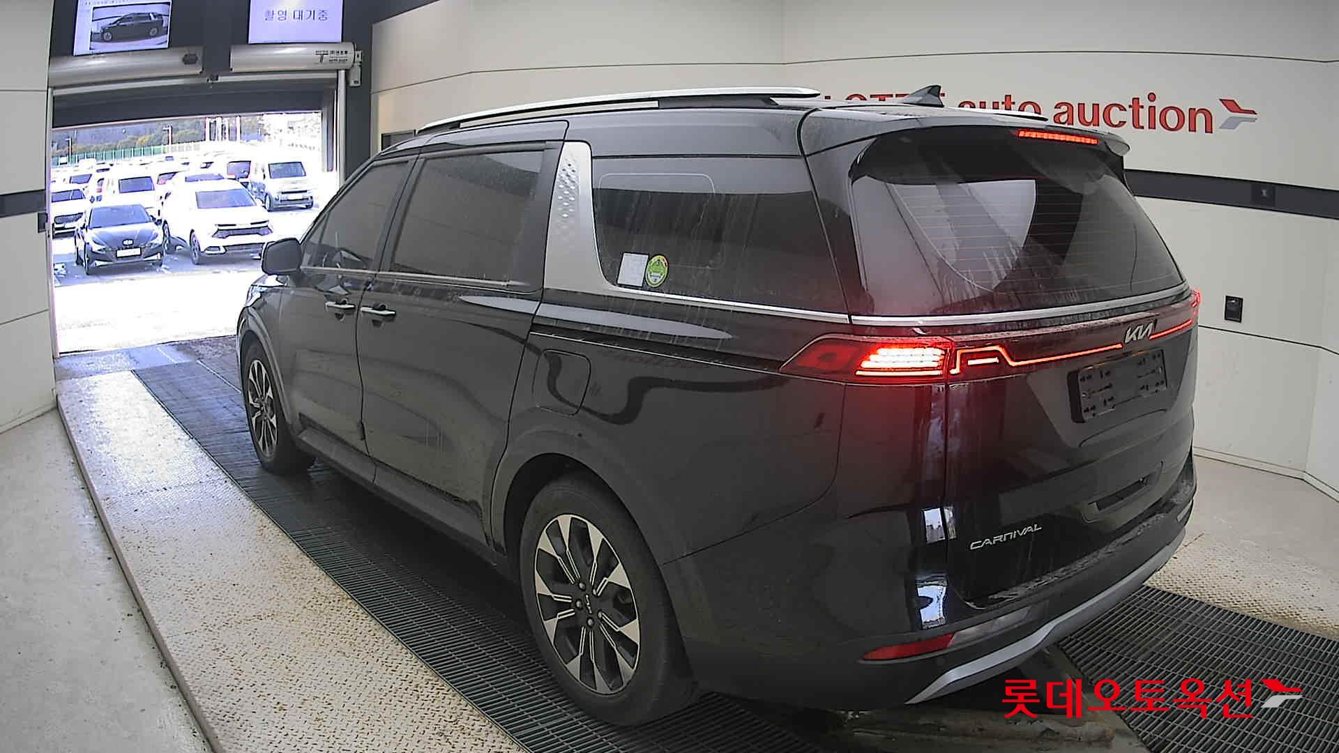 Kia Carnival 2022 Черный из Кореи, фото 6