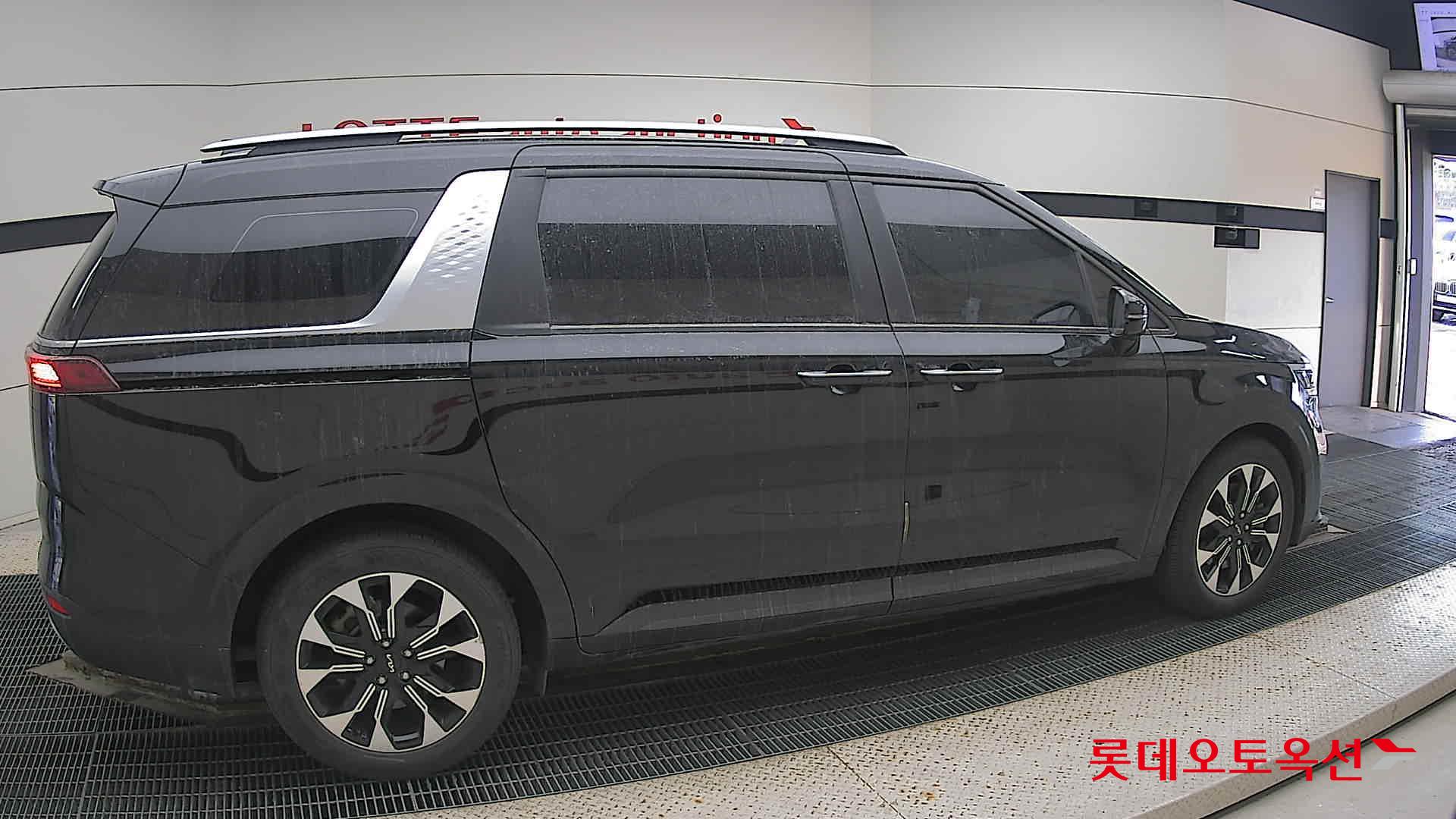 Kia Carnival id 3633663 из Кореи 18