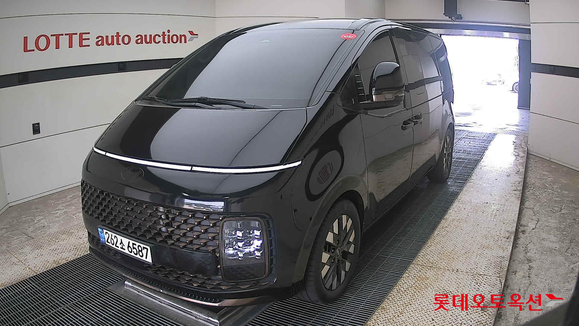 2022 - hyundai staria