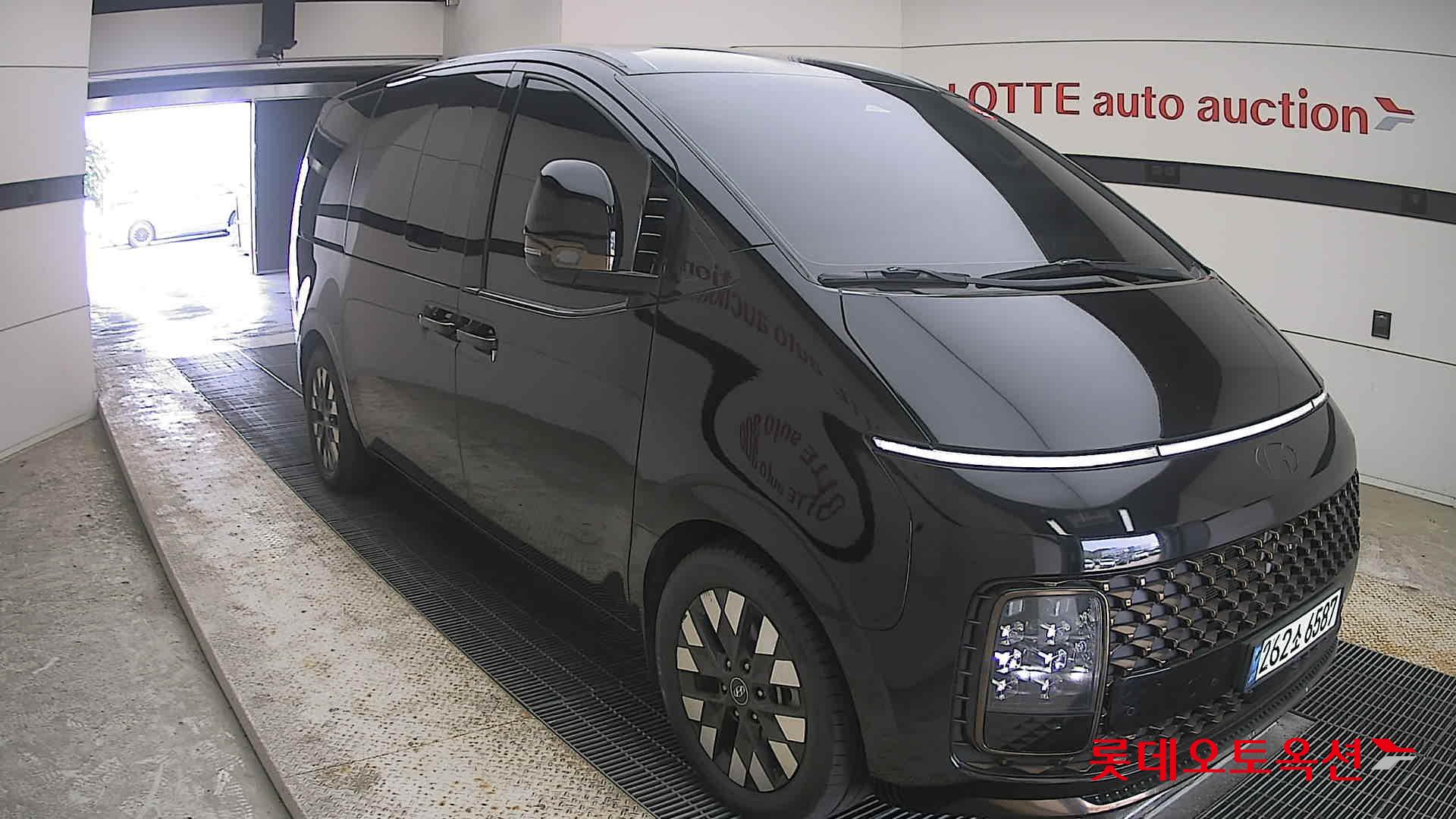 2022 - hyundai staria