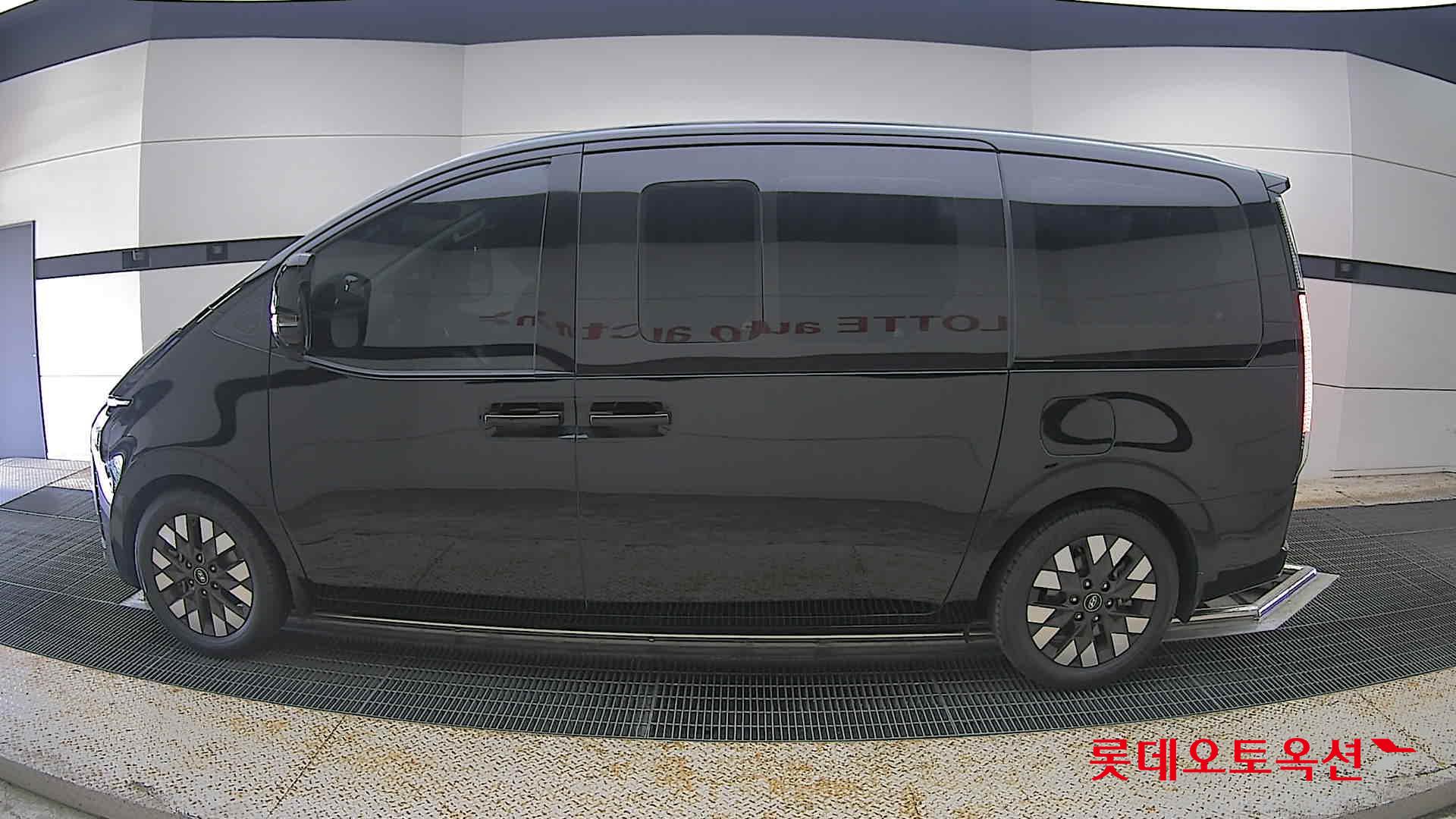 2022 - hyundai staria