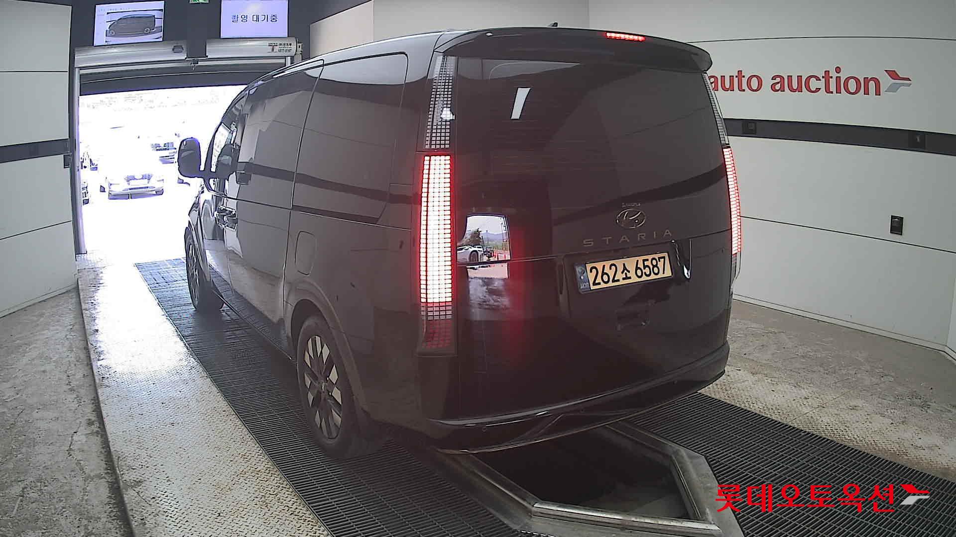 2022 - hyundai staria