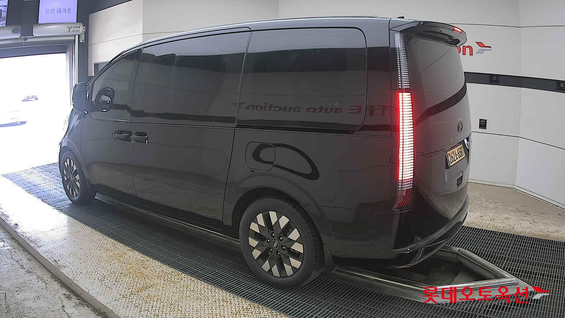 2022 - hyundai staria