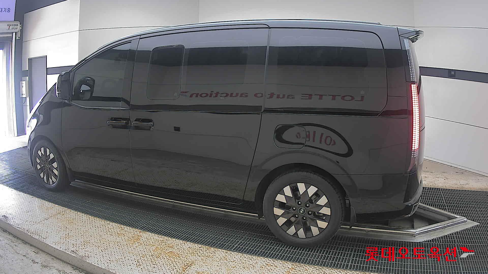 2022 - hyundai staria