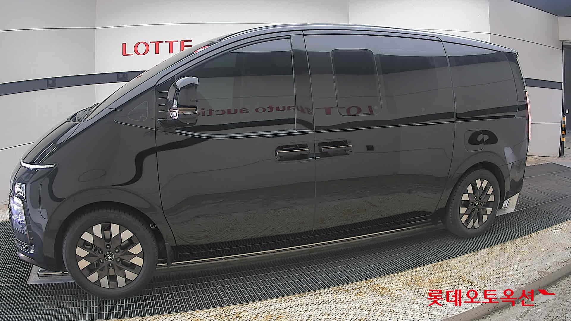 2022 - hyundai staria