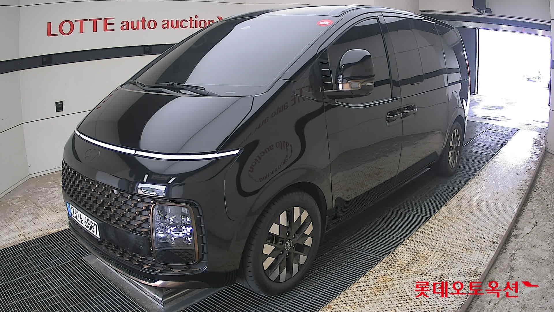 2022 - hyundai staria