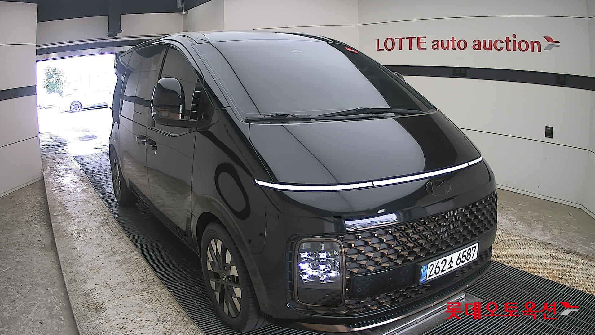 2022 - hyundai staria