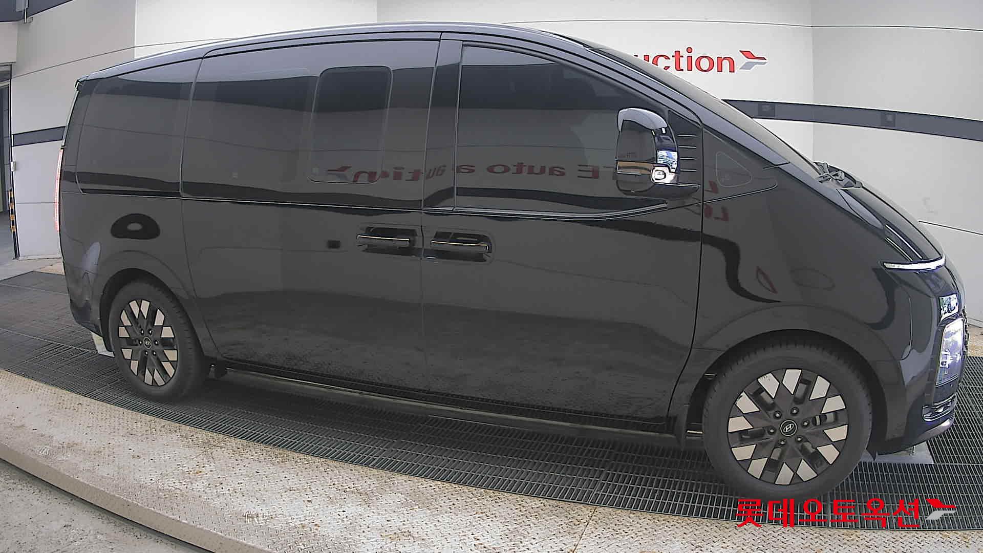 2022 - hyundai staria