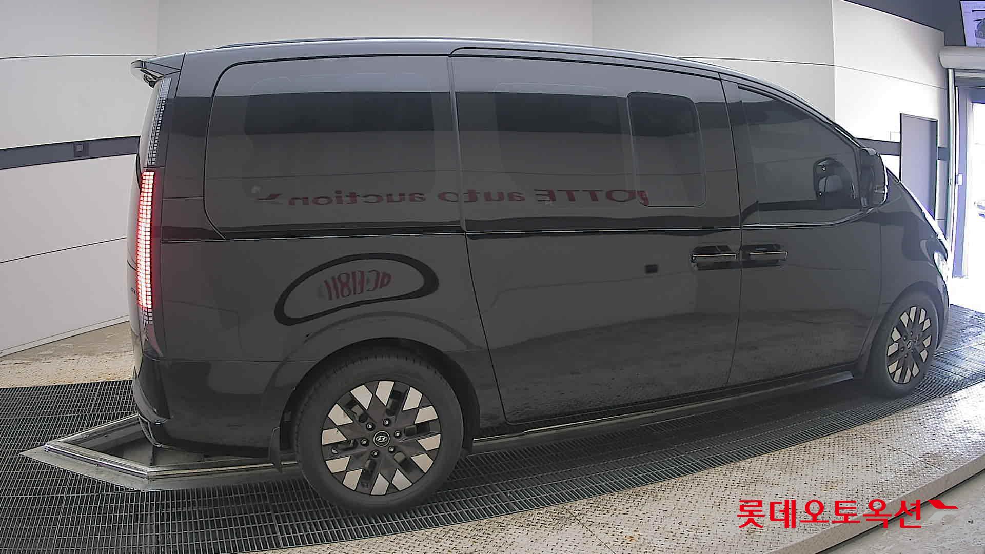 2022 - hyundai staria
