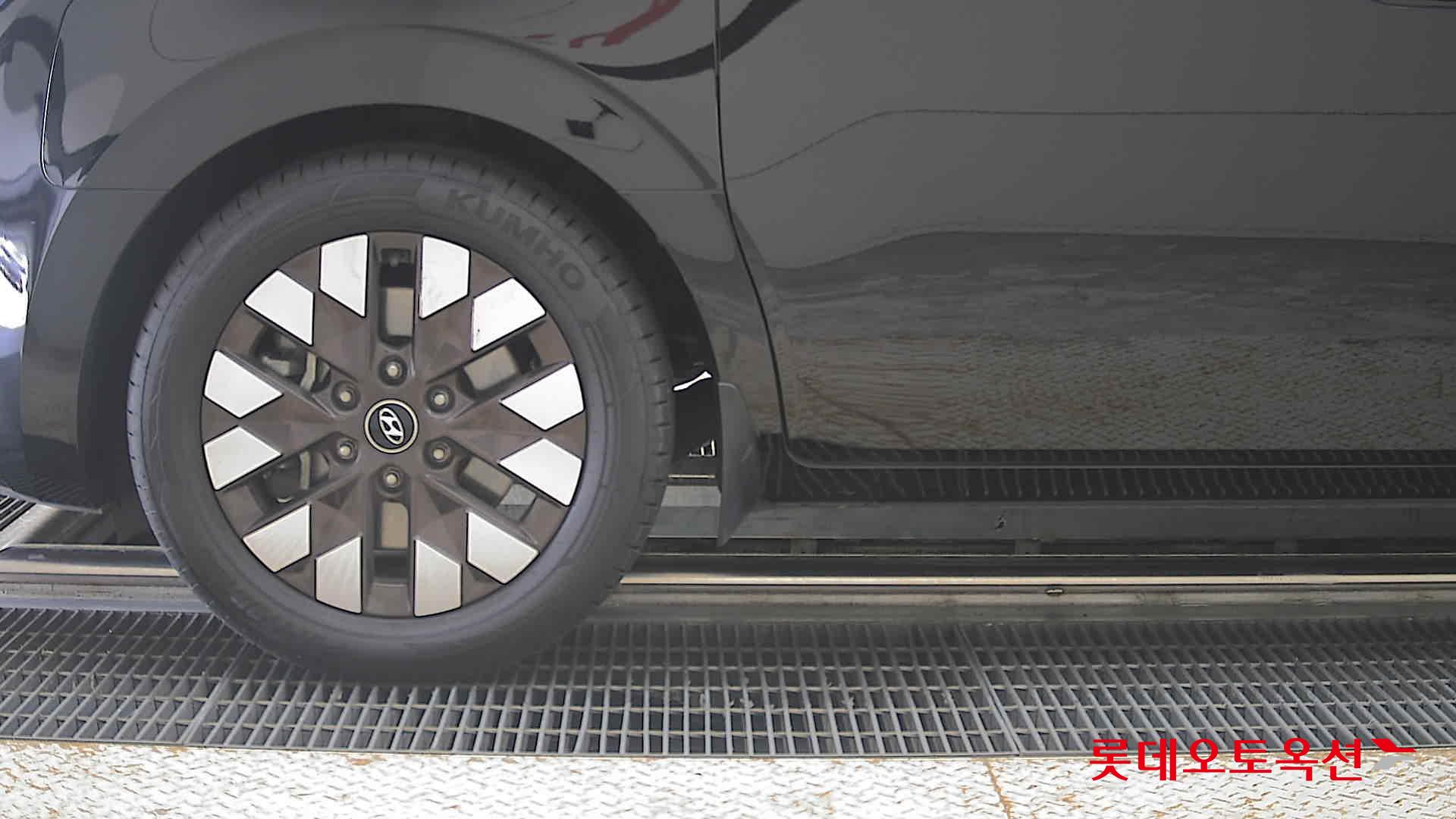2022 - hyundai staria