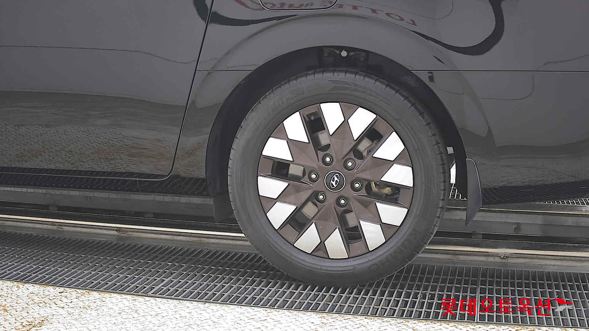 2022 - hyundai staria