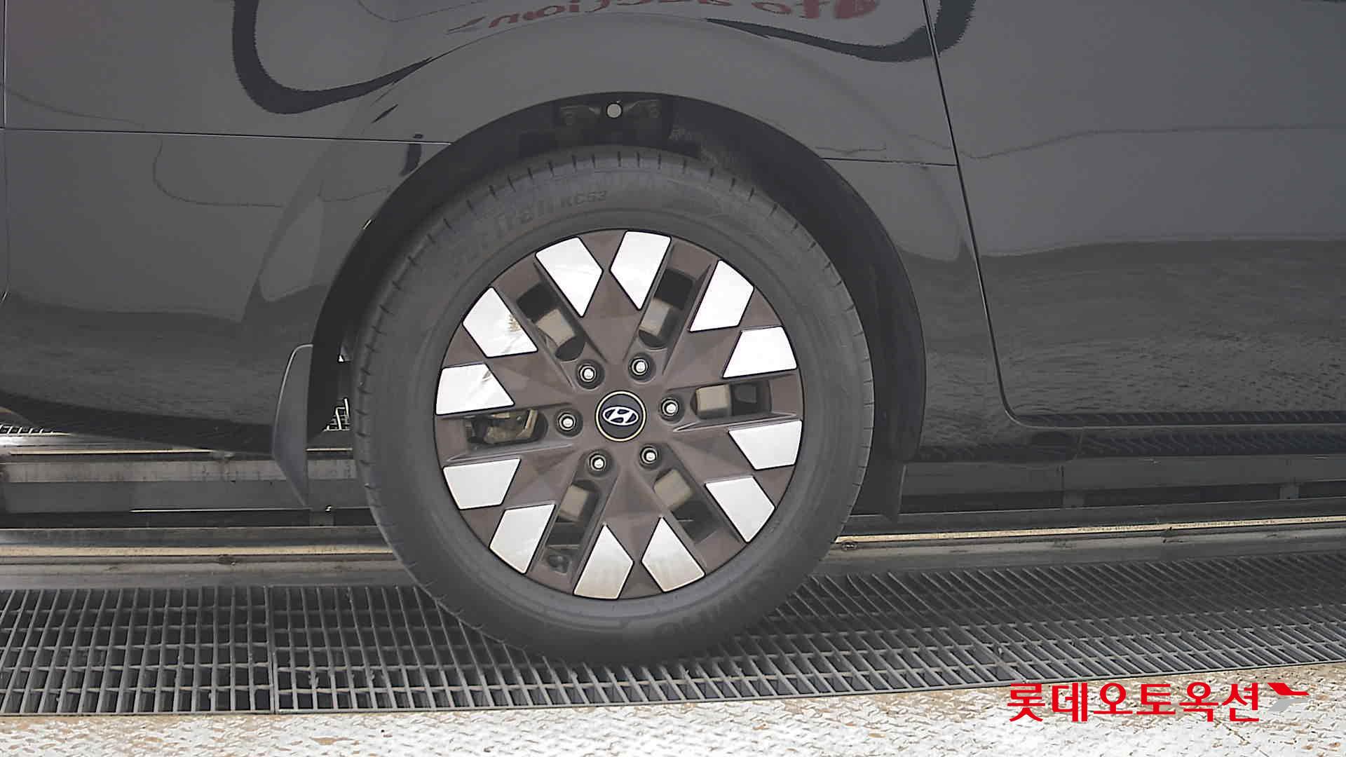 2022 - hyundai staria