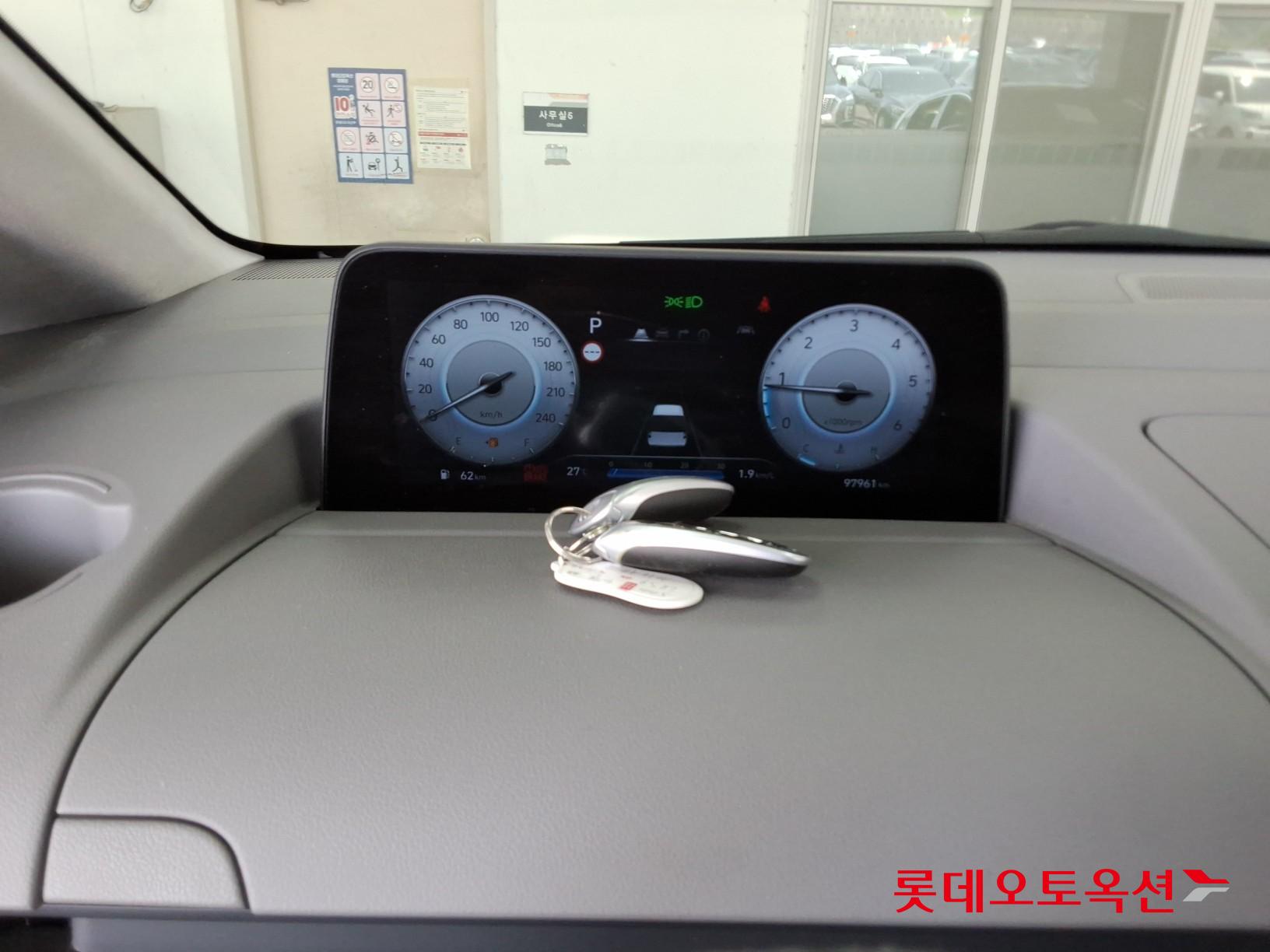 2022 - hyundai staria