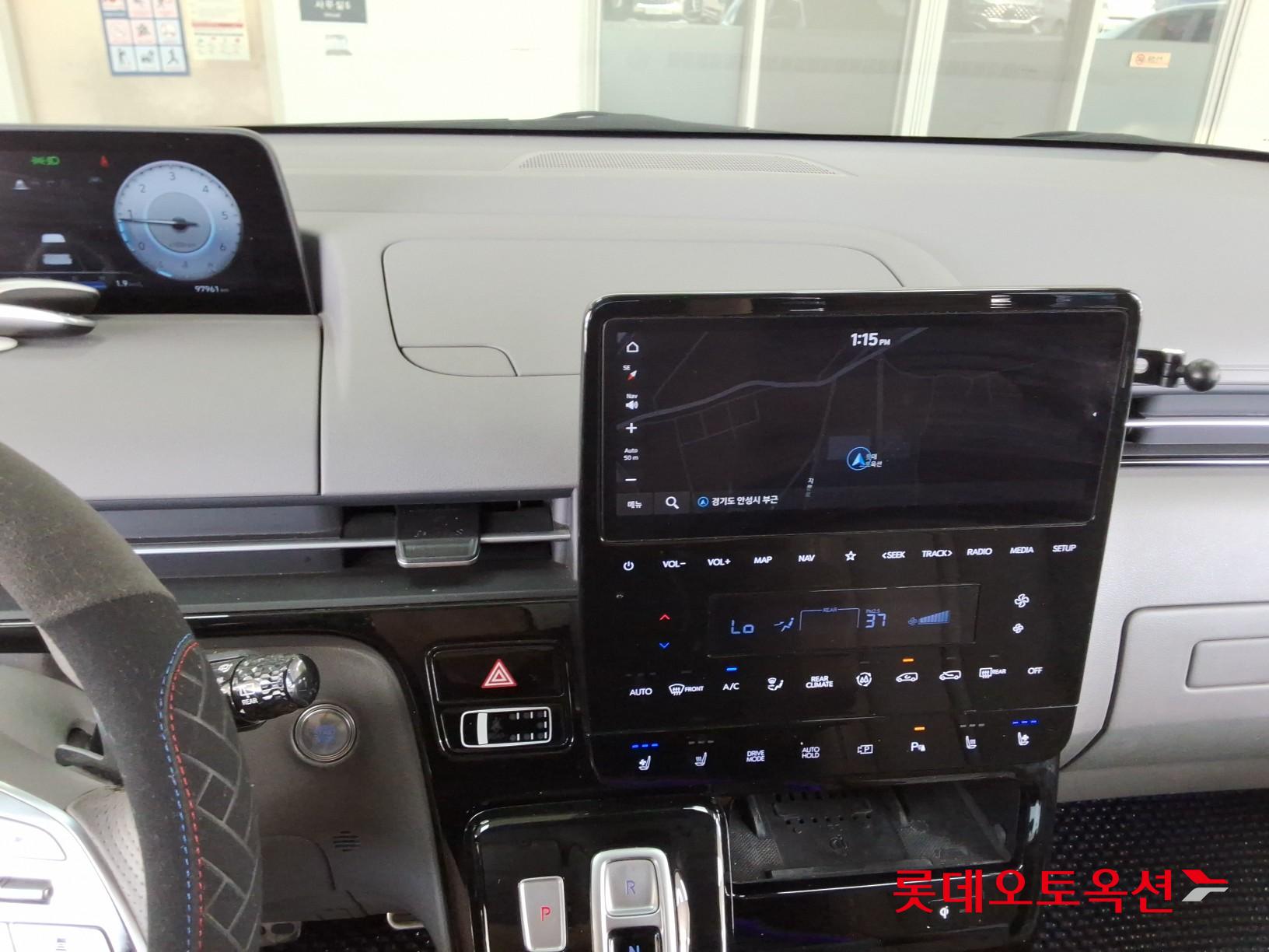 2022 - hyundai staria
