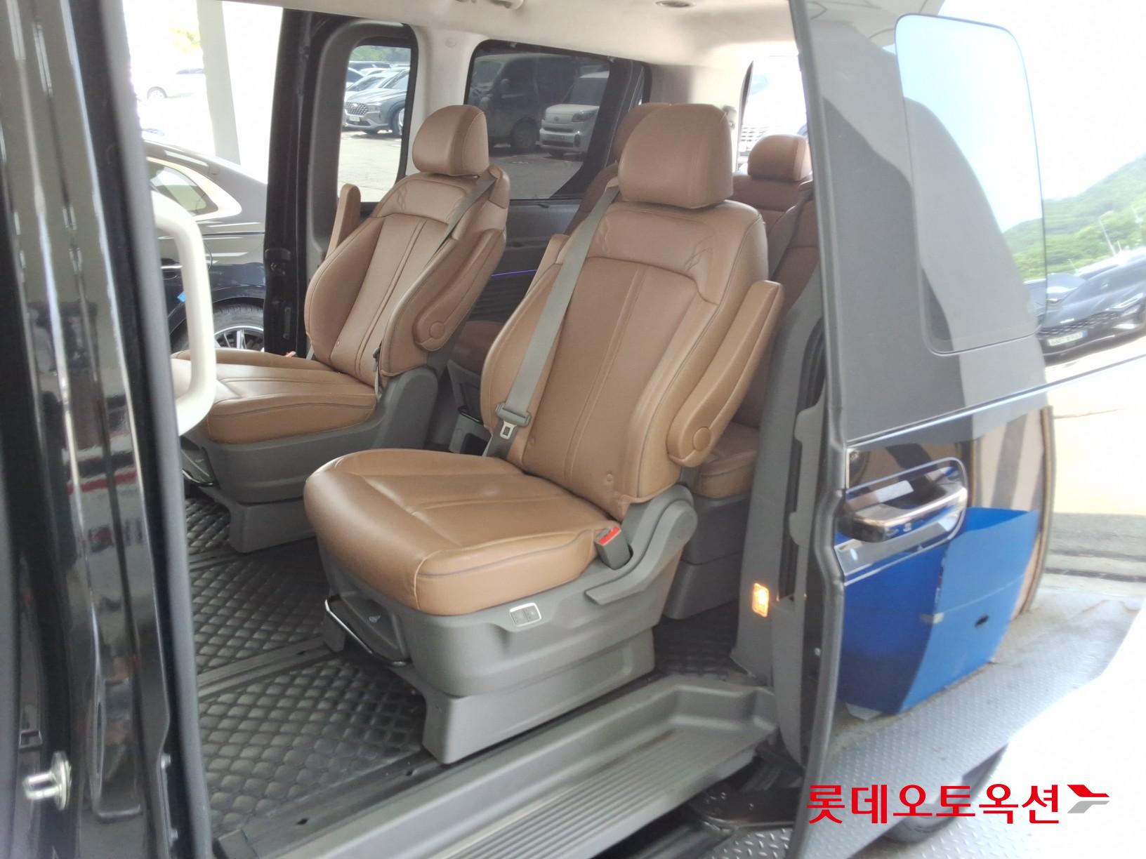 2022 - hyundai staria
