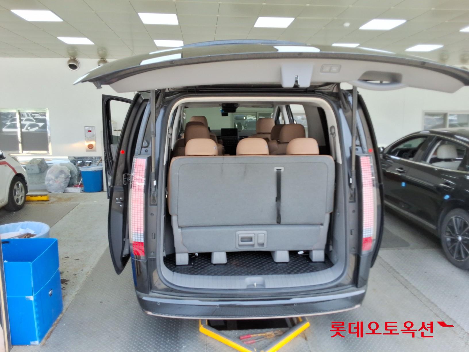 2022 - hyundai staria
