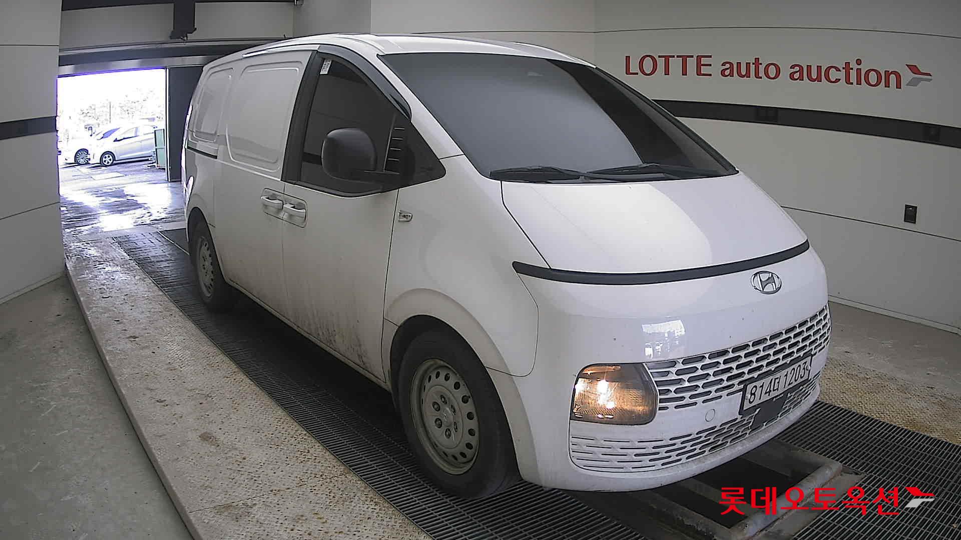 هيونداي ستاريا 2023 - صورة 6