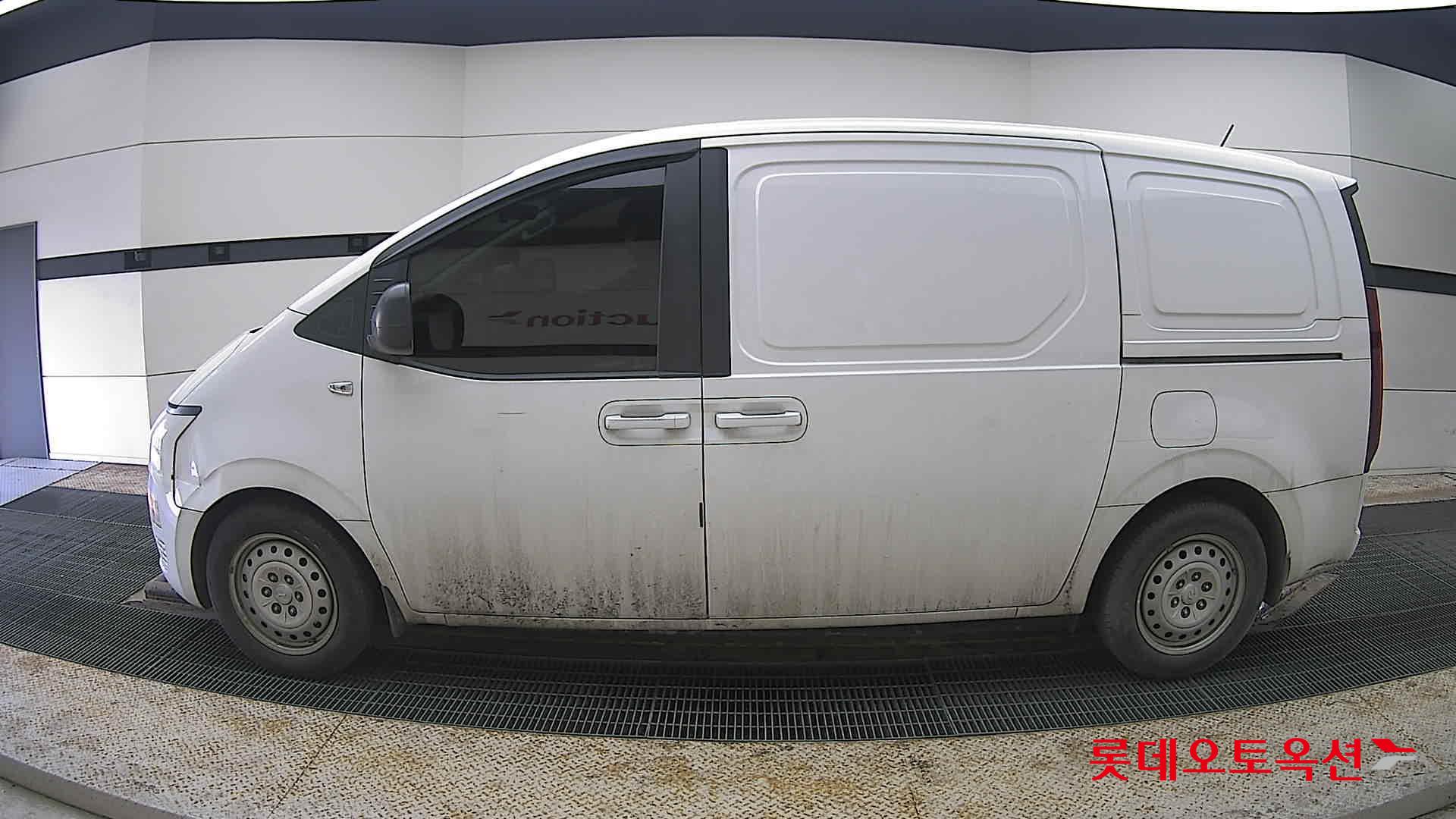 هيونداي ستاريا 2023 - صورة 13