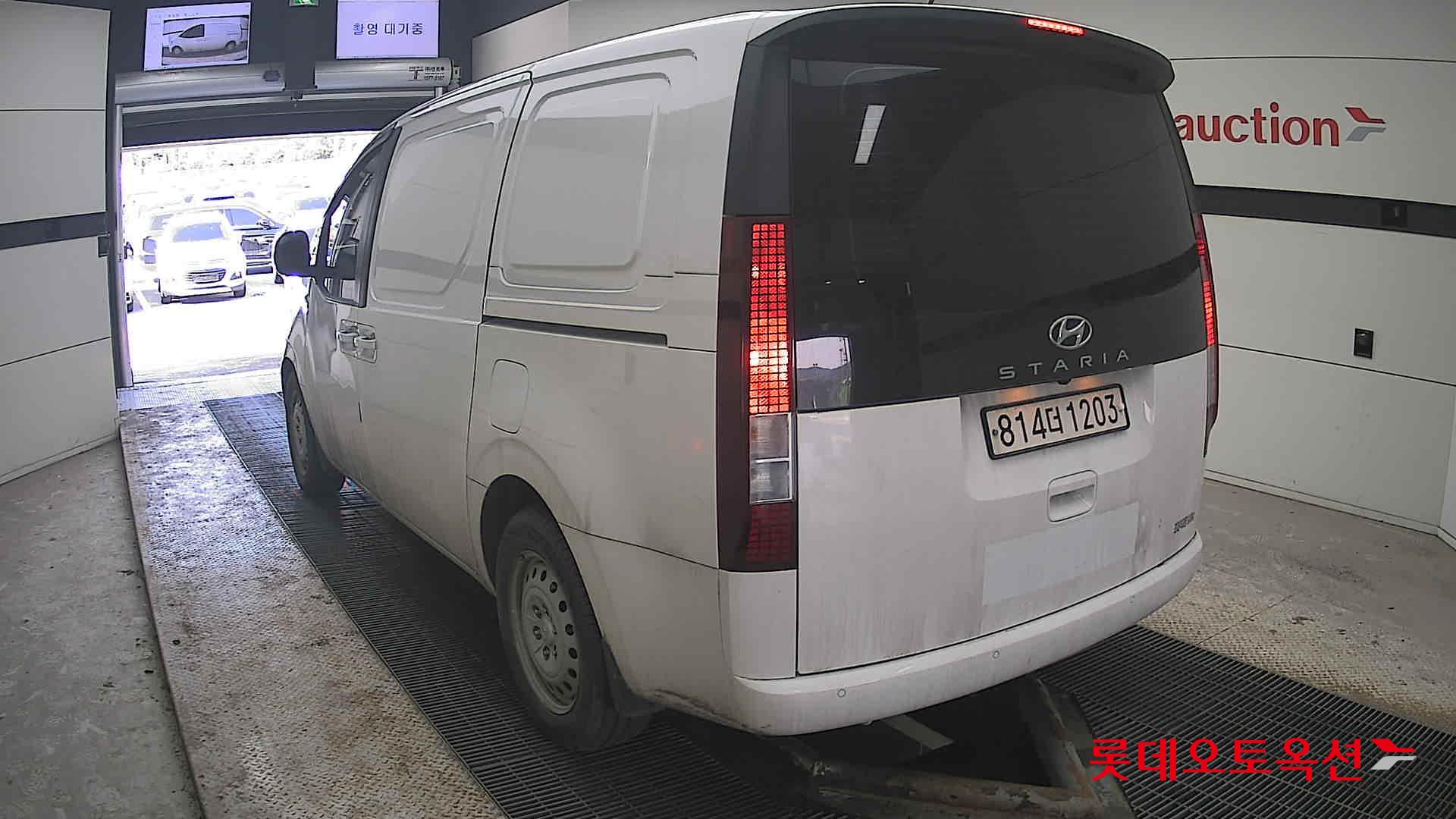 هيونداي ستاريا 2023 - صورة 16