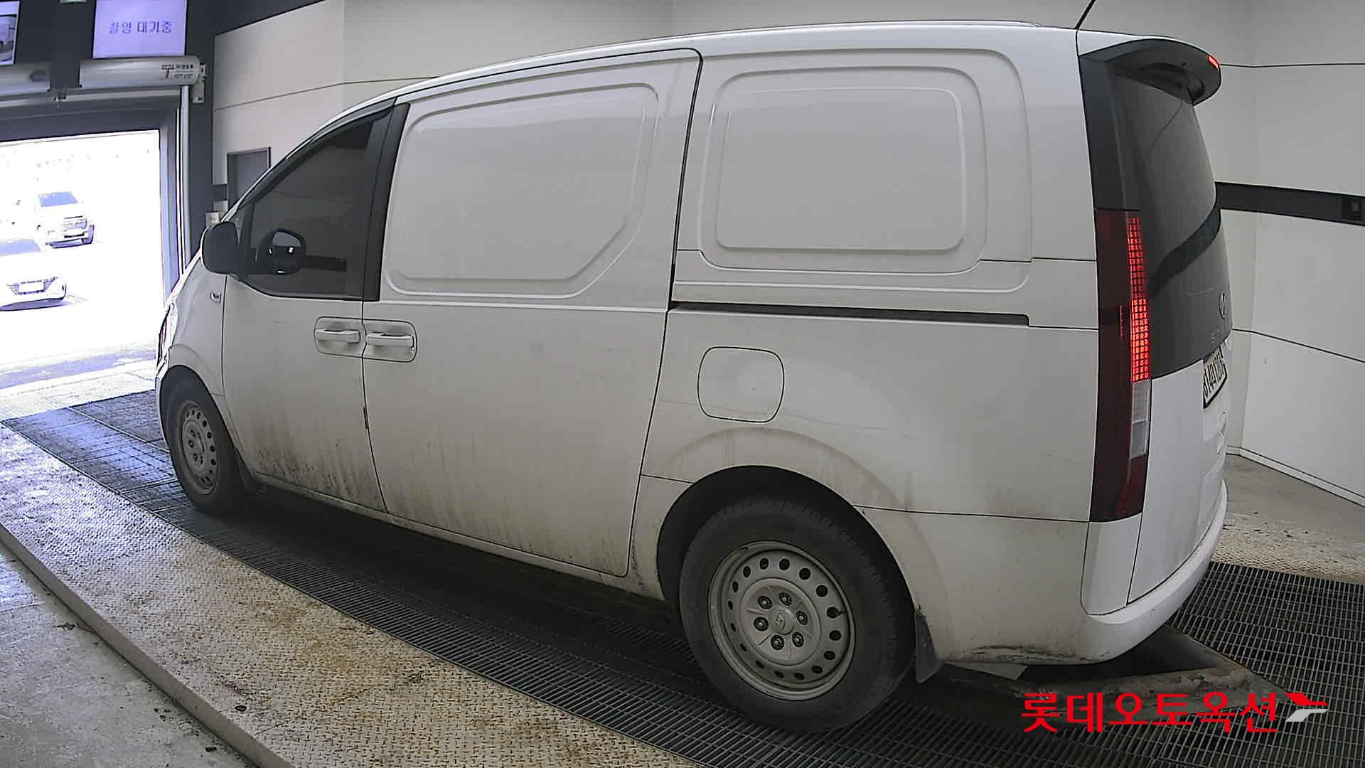 هيونداي ستاريا 2023 - صورة 15