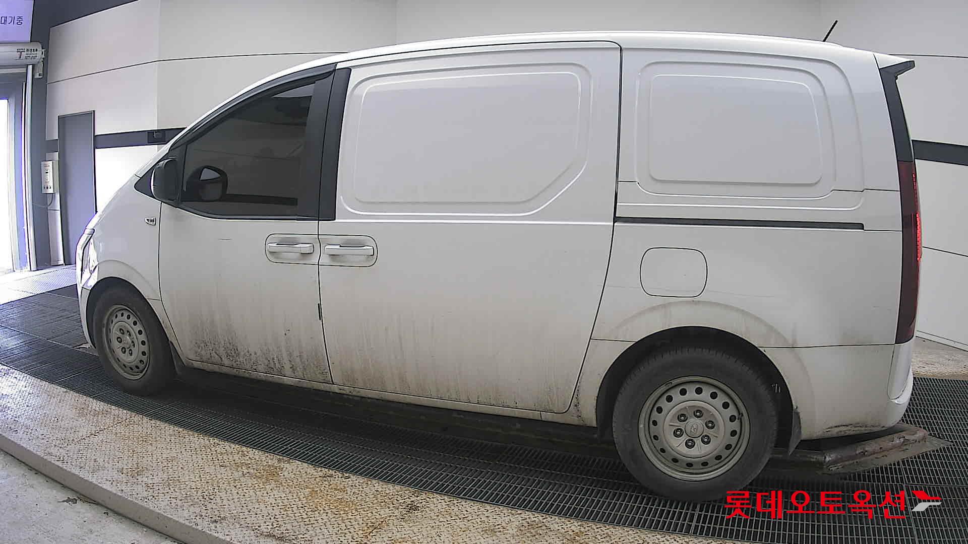 هيونداي ستاريا 2023 - صورة 14