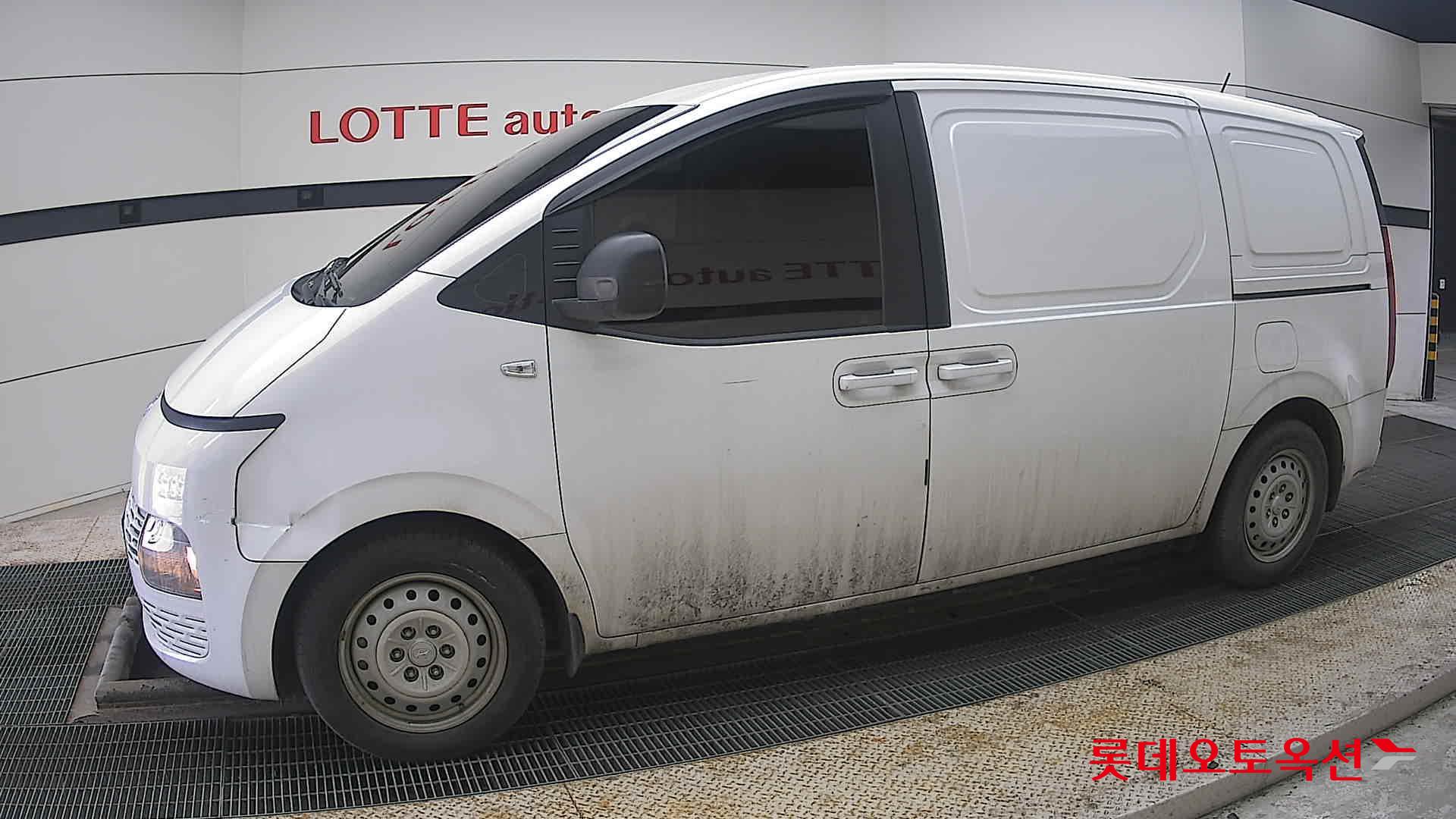 هيونداي ستاريا 2023 - صورة 12