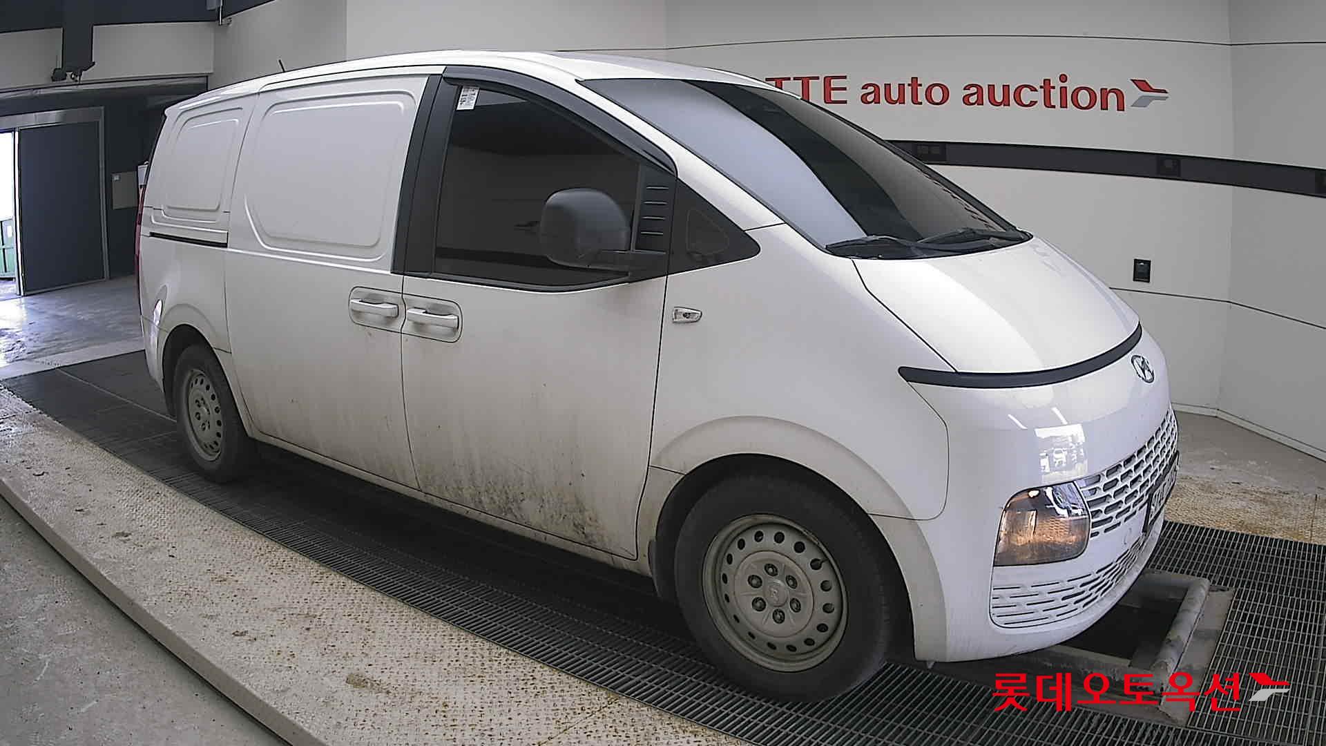 هيونداي ستاريا 2023 - صورة 23