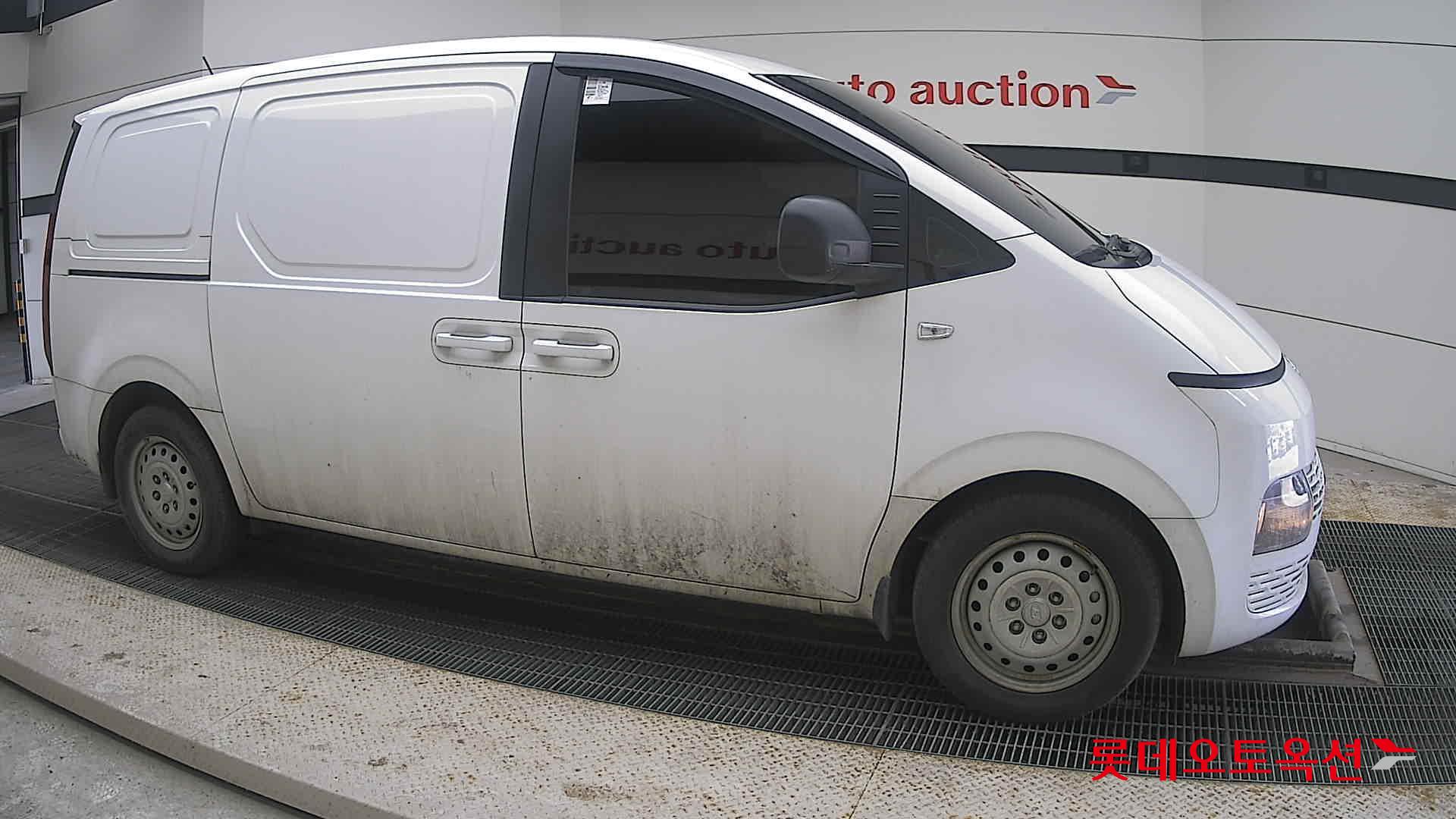 هيونداي ستاريا 2023 - صورة 22