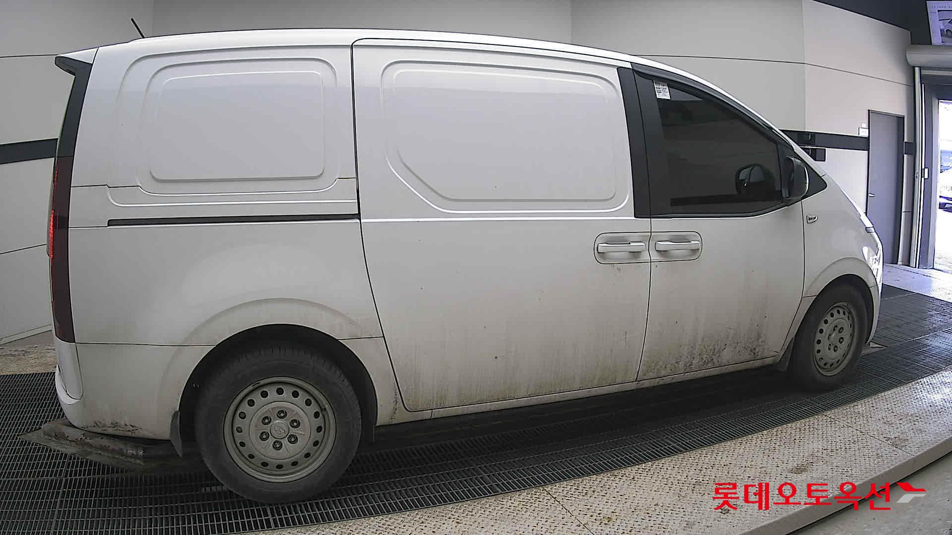 هيونداي ستاريا 2023 - صورة 20