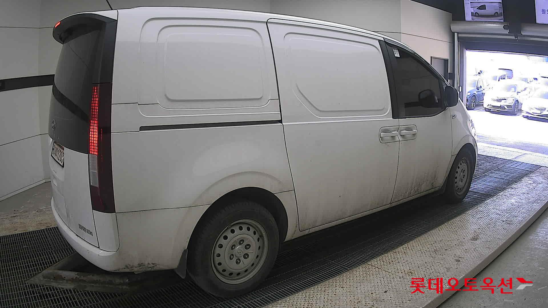 هيونداي ستاريا 2023 - صورة 19