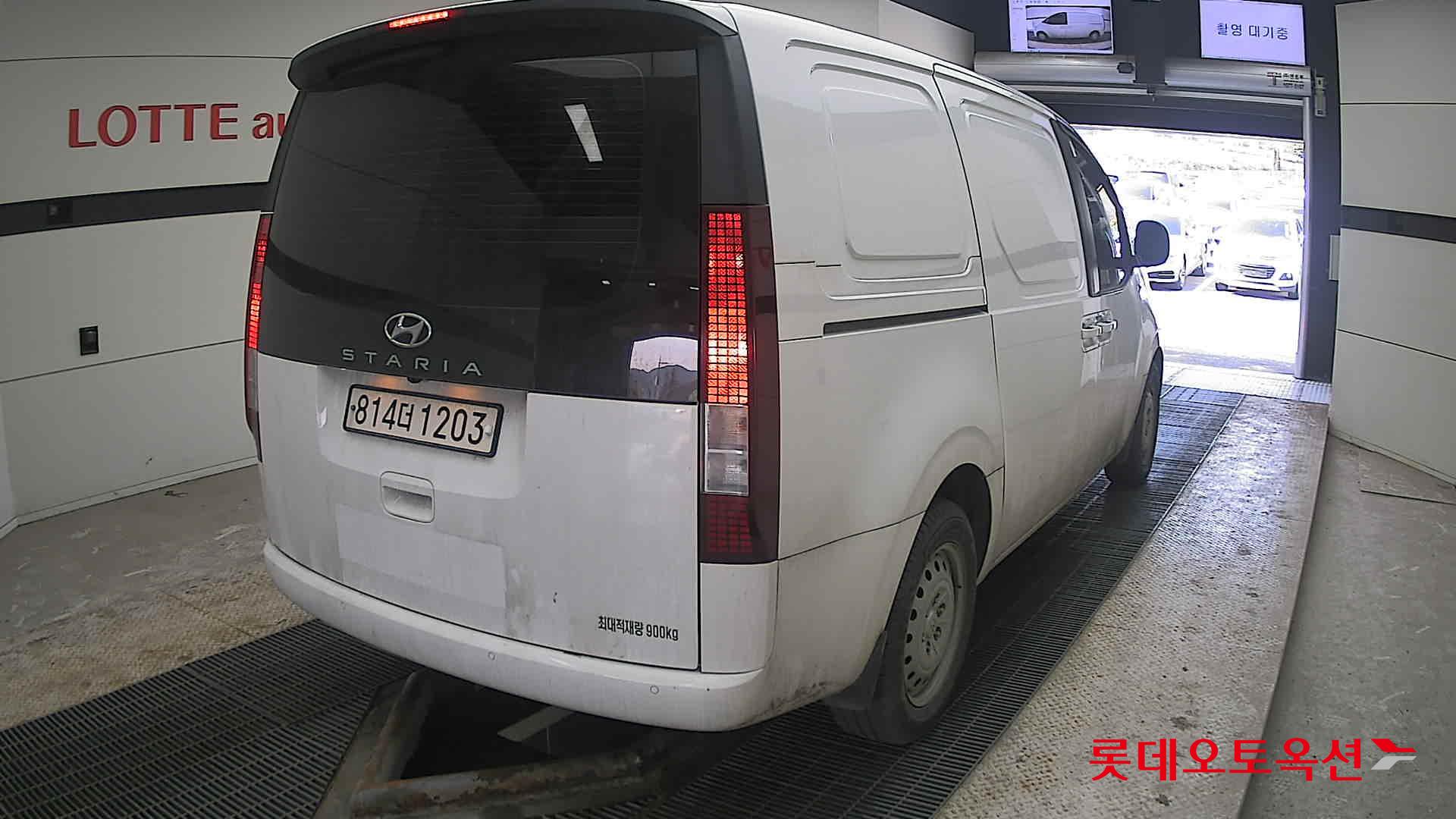 هيونداي ستاريا 2023 - صورة 18