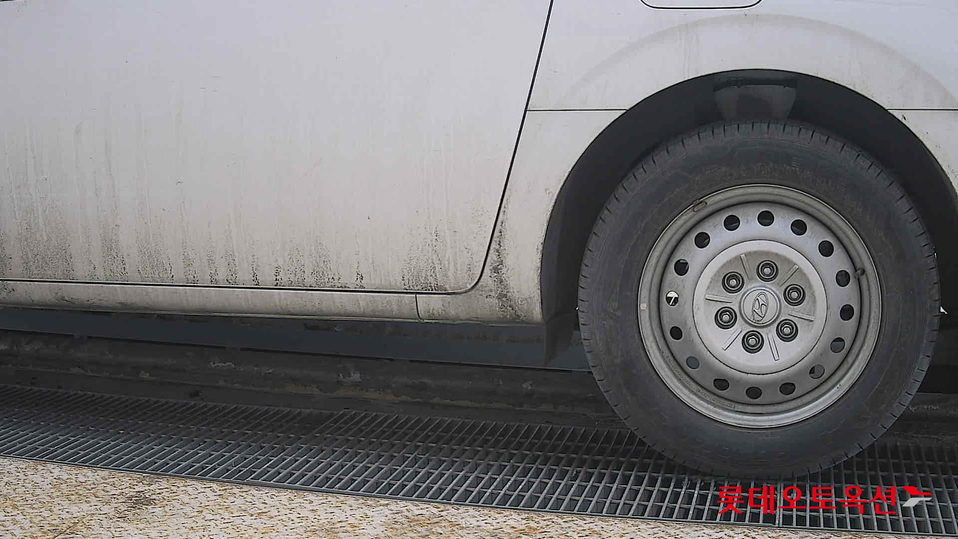 هيونداي ستاريا 2023 - صورة 26