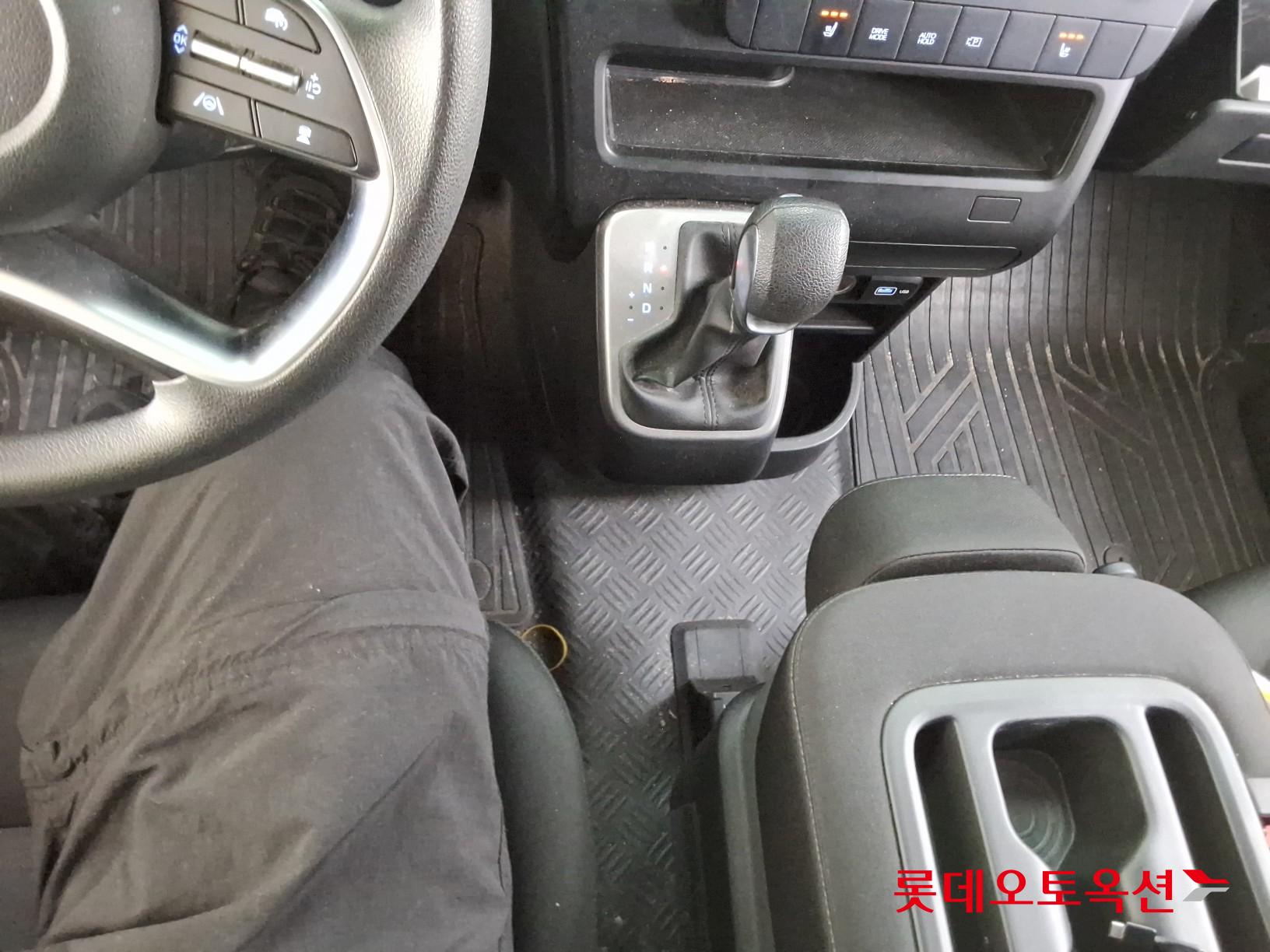 هيونداي ستاريا 2023 - صورة 32