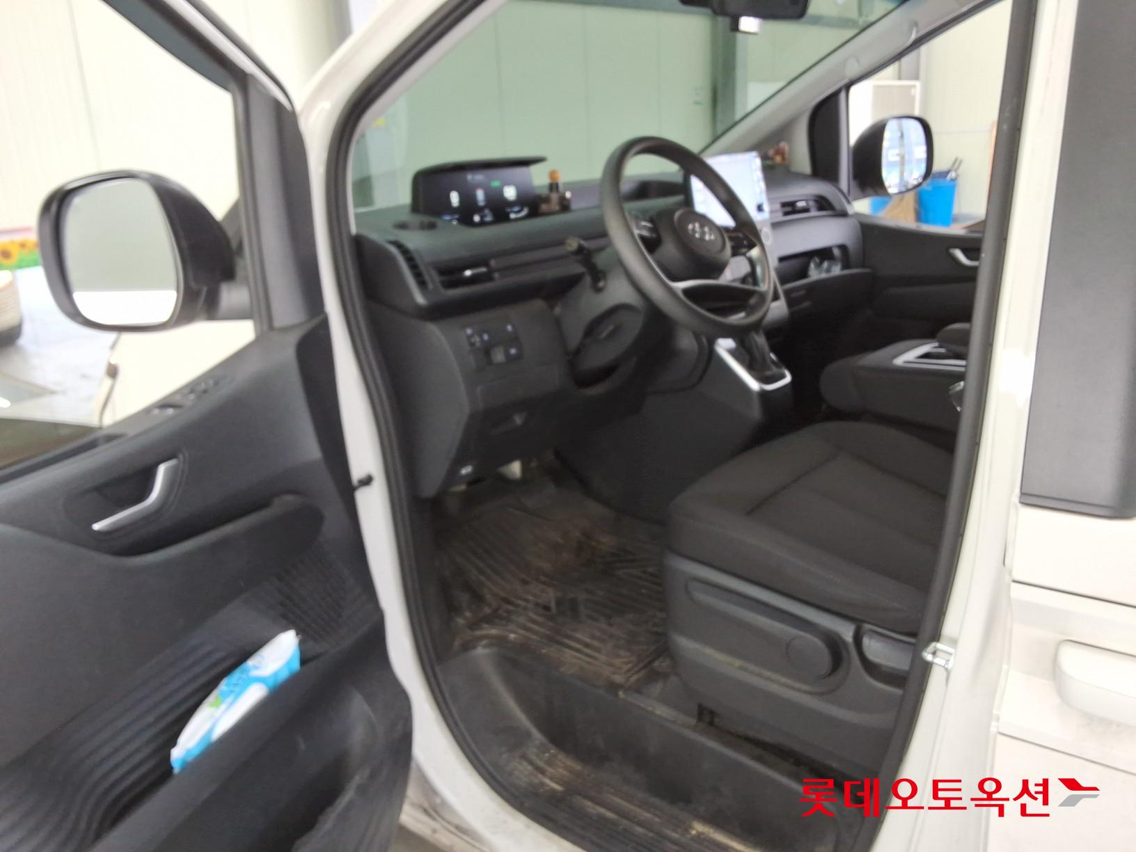 هيونداي ستاريا 2023 - صورة 35