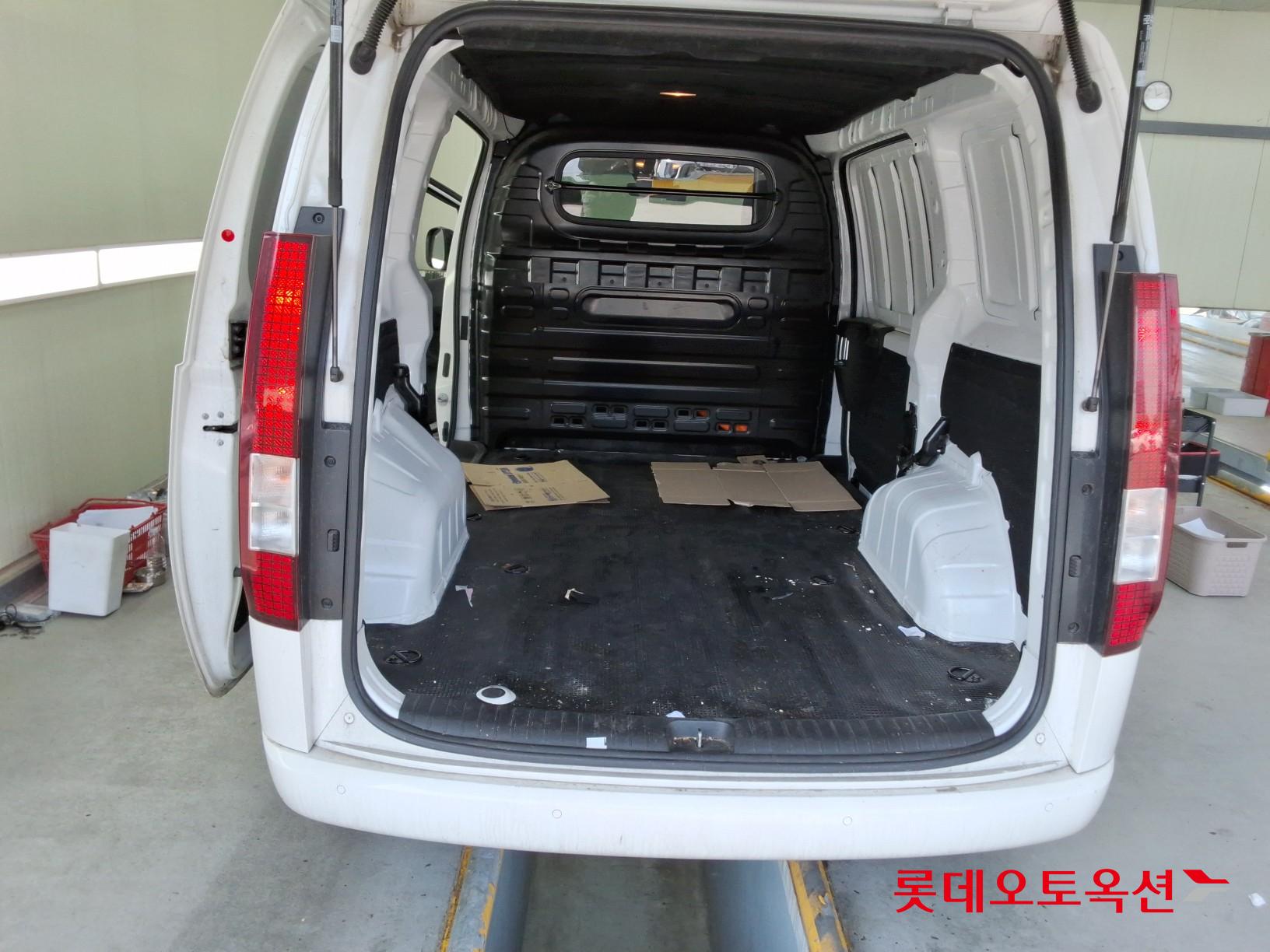 هيونداي ستاريا 2023 - صورة 9