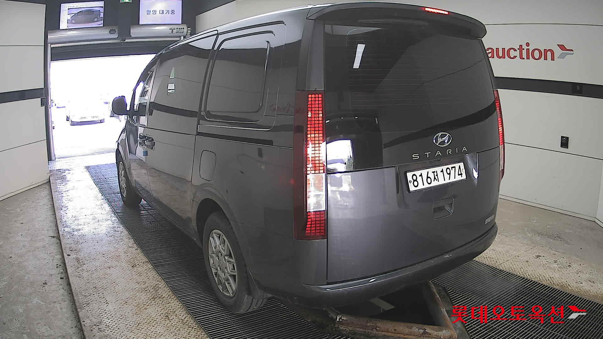 هيونداي ستاريا 2022 - صورة 16