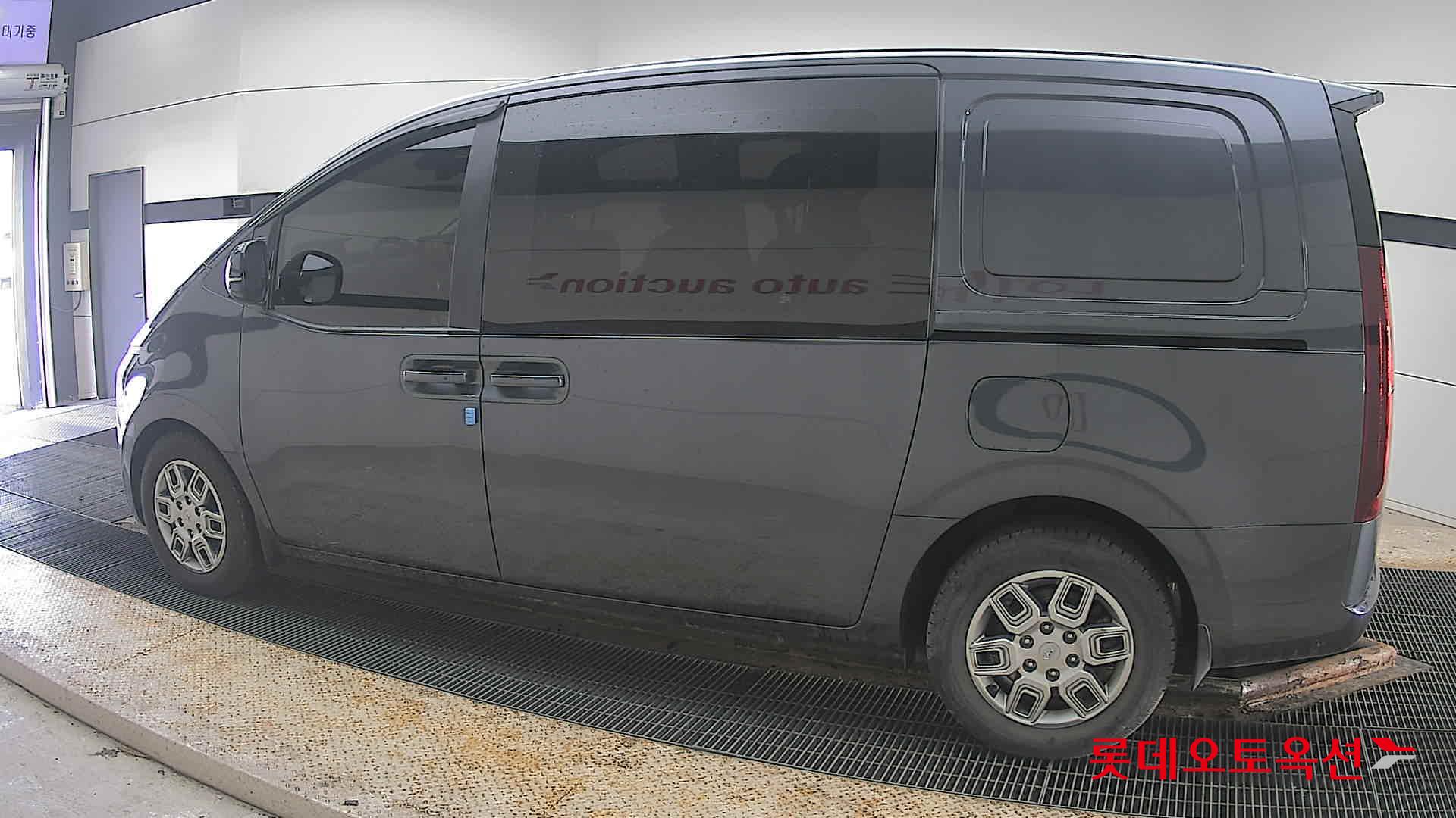 هيونداي ستاريا 2022 - صورة 14