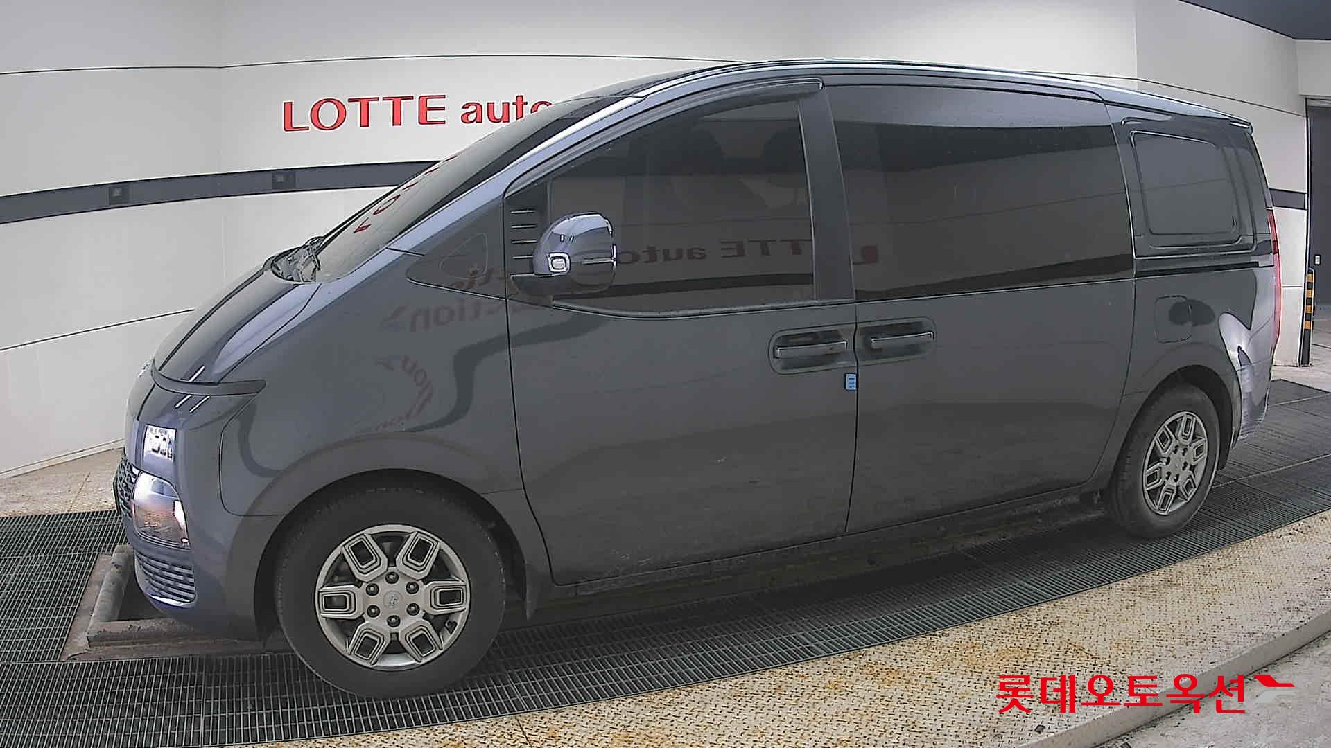 هيونداي ستاريا 2022 - صورة 12