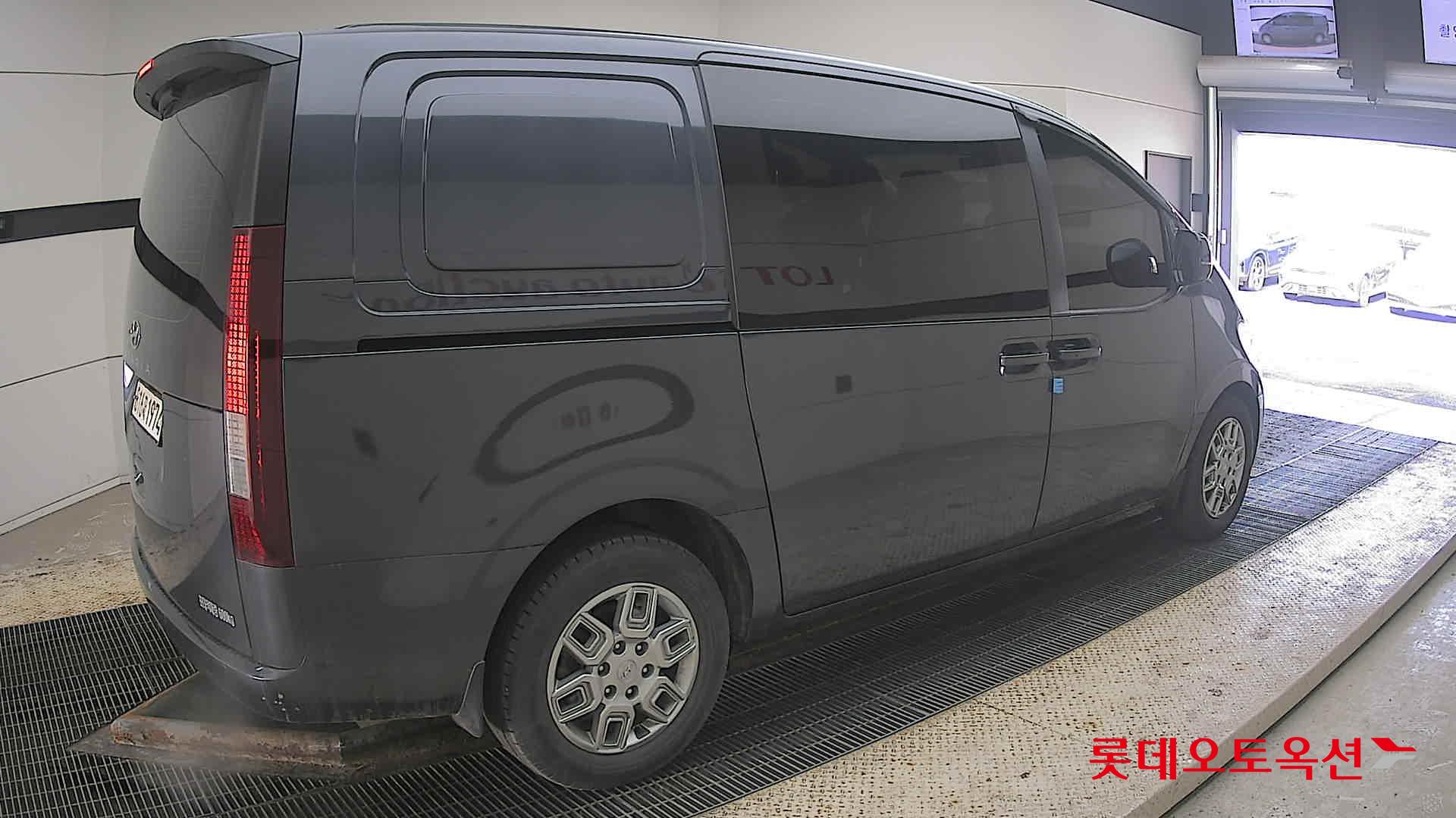 هيونداي ستاريا 2022 - صورة 19