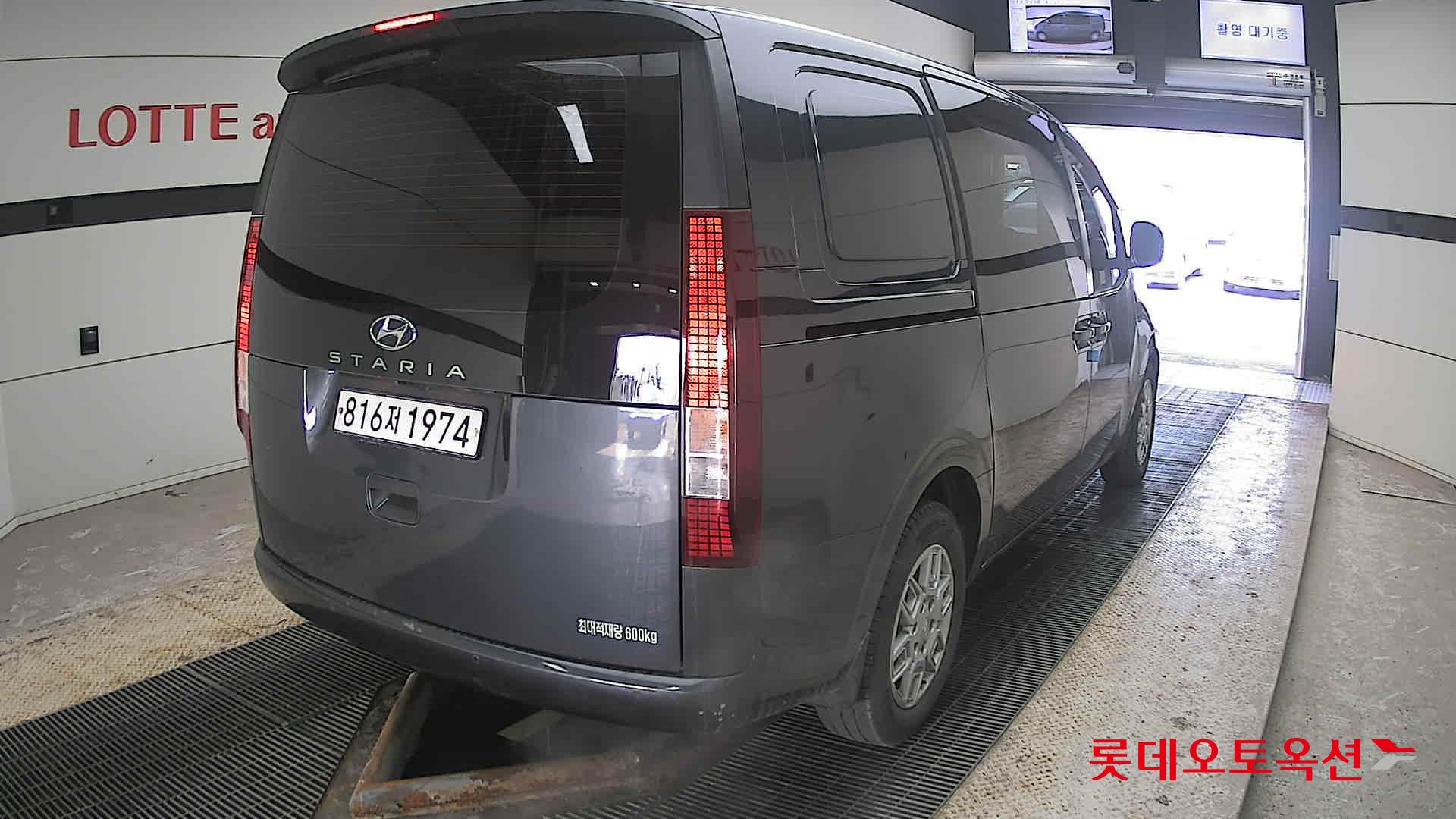 هيونداي ستاريا 2022 - صورة 18