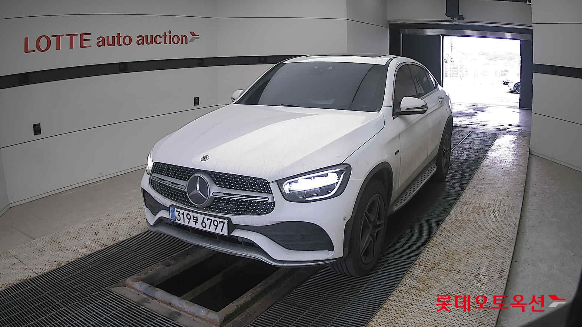 2021 - Mercedes-Benz GLC300