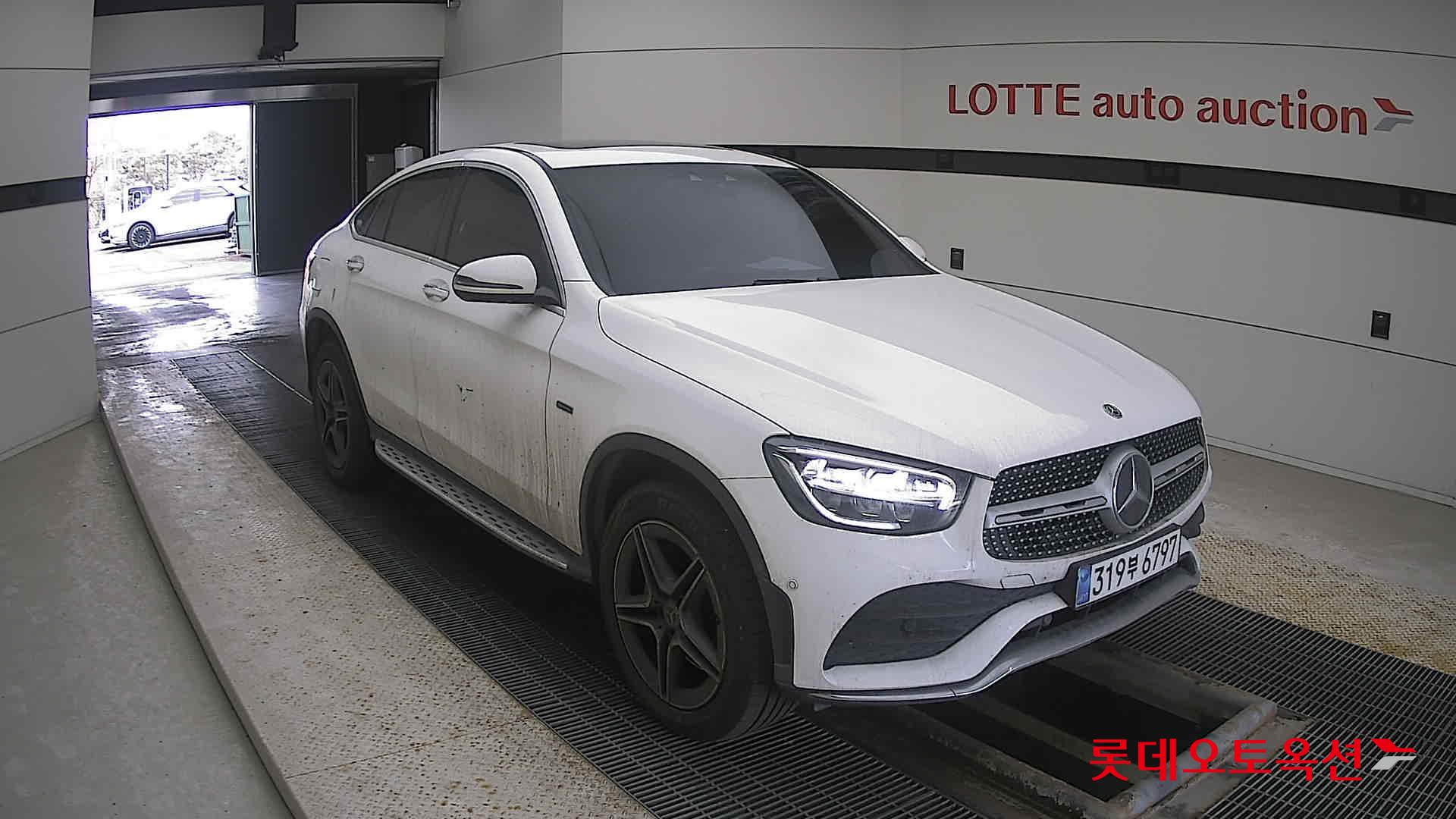 2021 - Mercedes-Benz GLC300