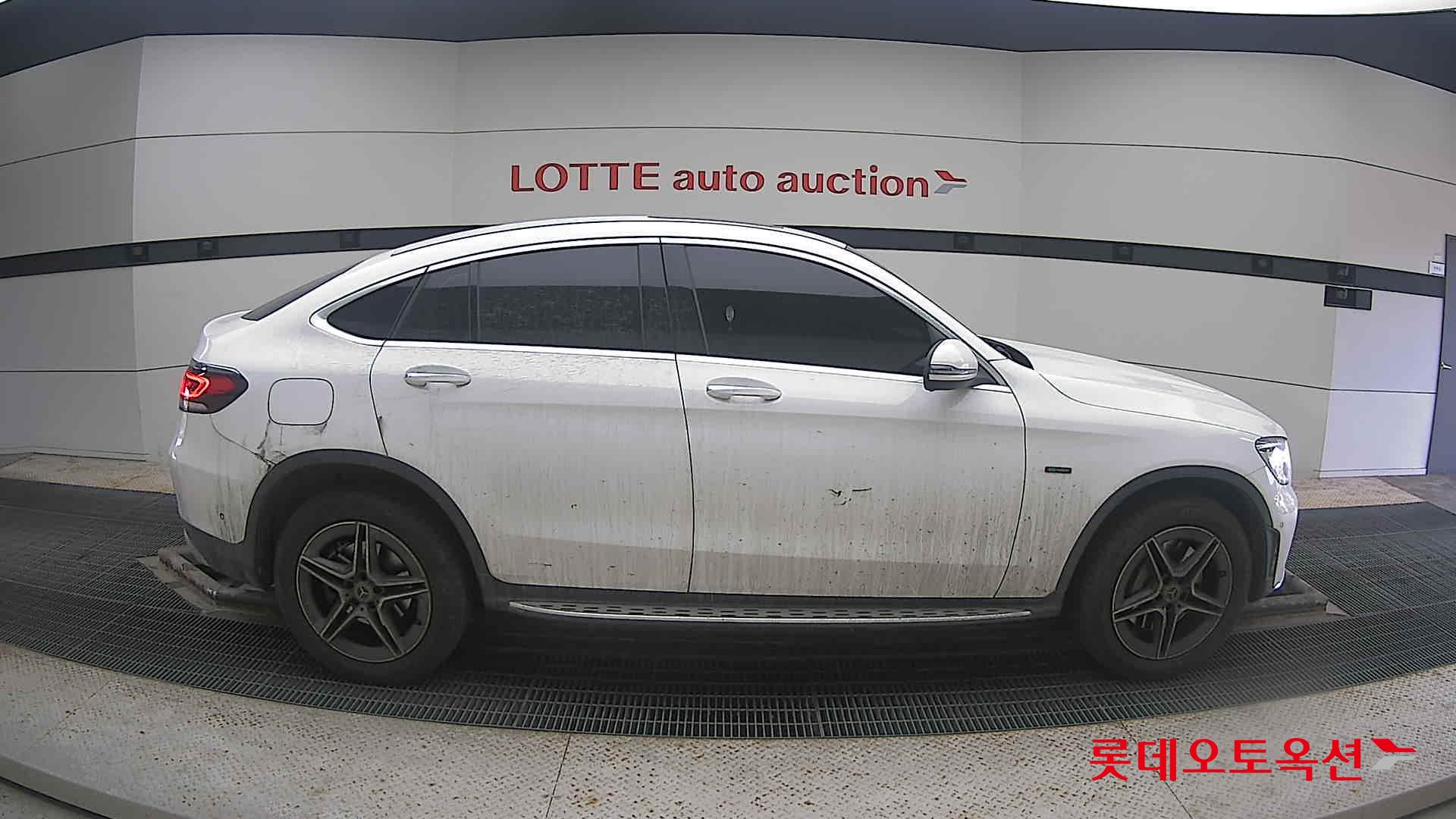 2021 - Mercedes-Benz GLC300