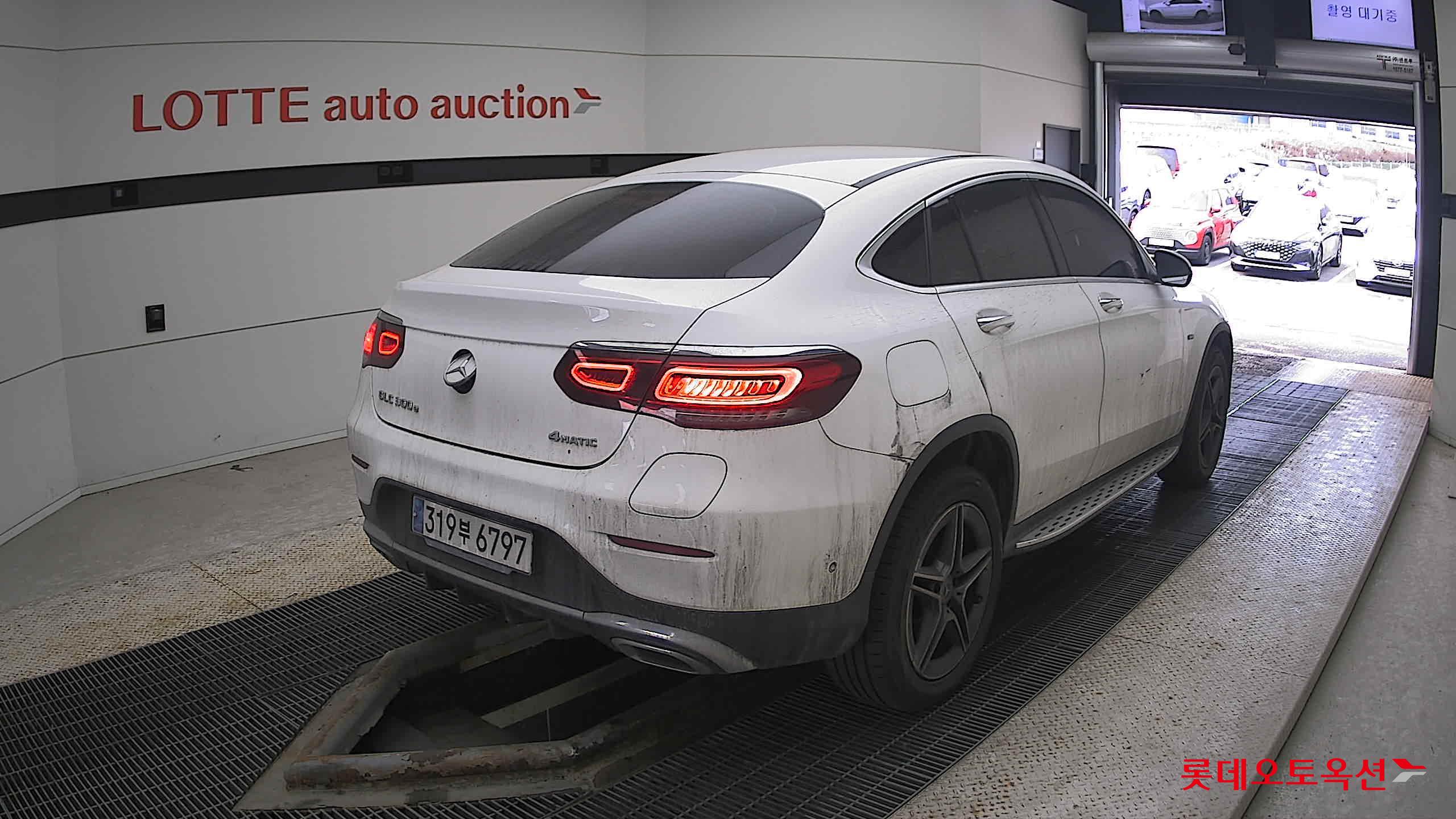 2021 - Mercedes-Benz GLC300