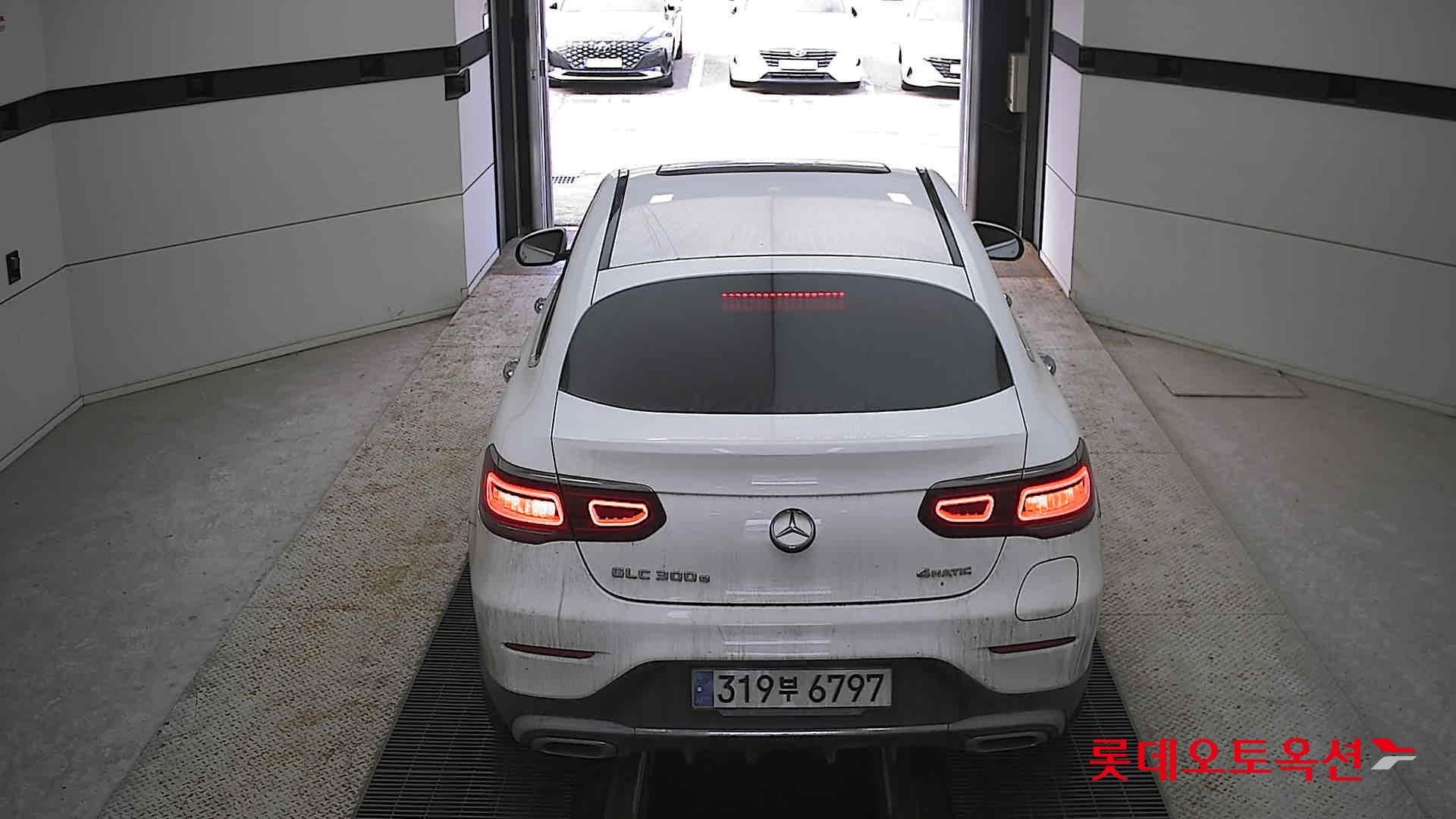 2021 - Mercedes-Benz GLC300