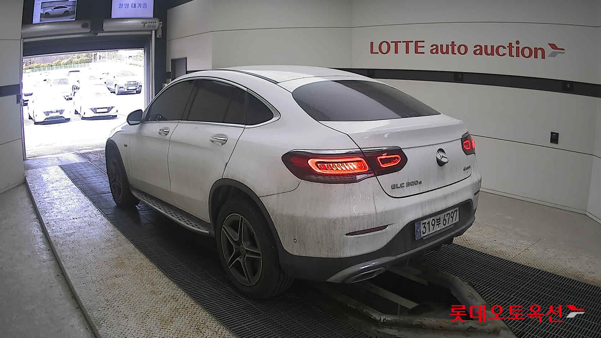 2021 - Mercedes-Benz GLC300
