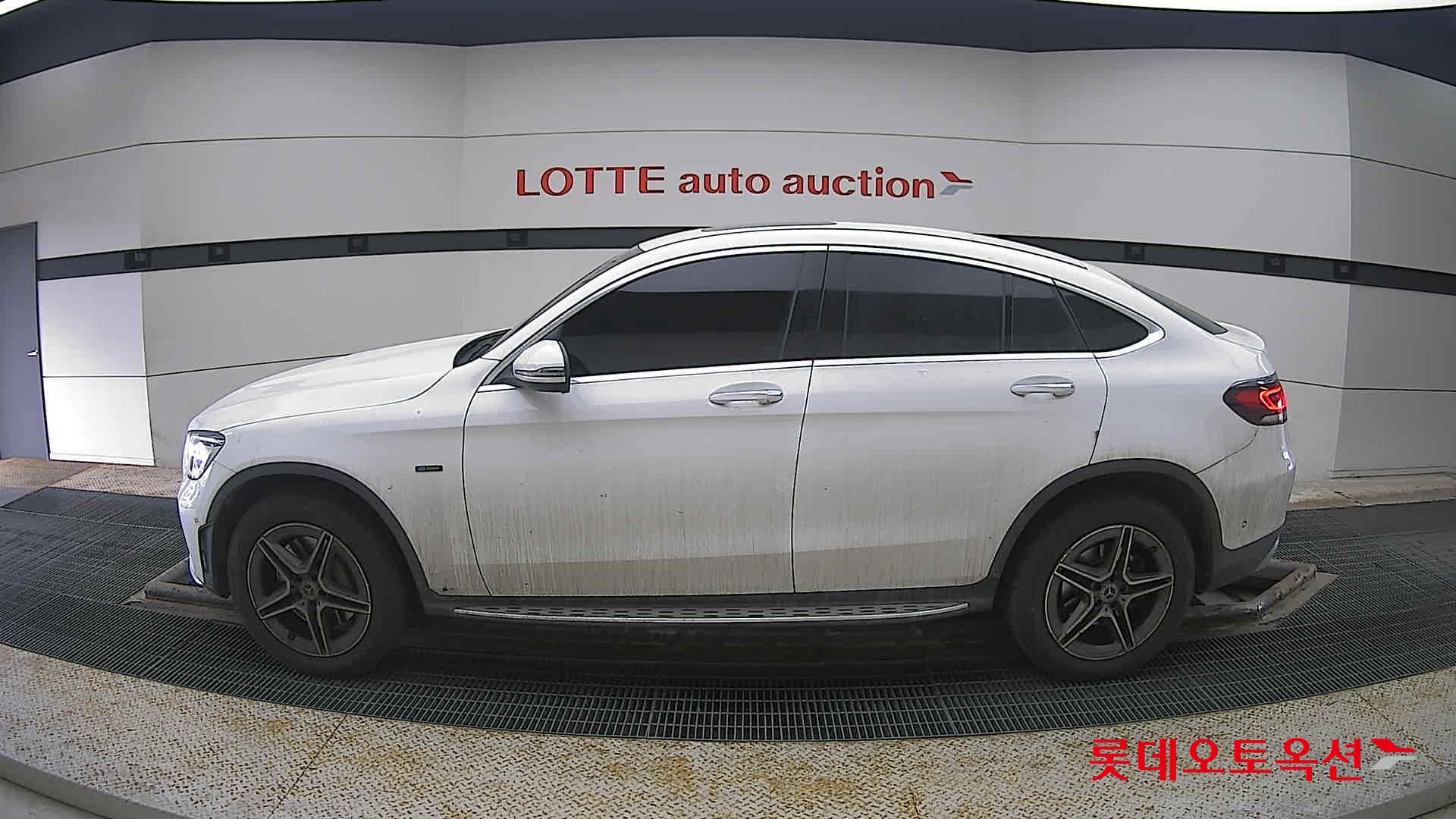 2021 - Mercedes-Benz GLC300