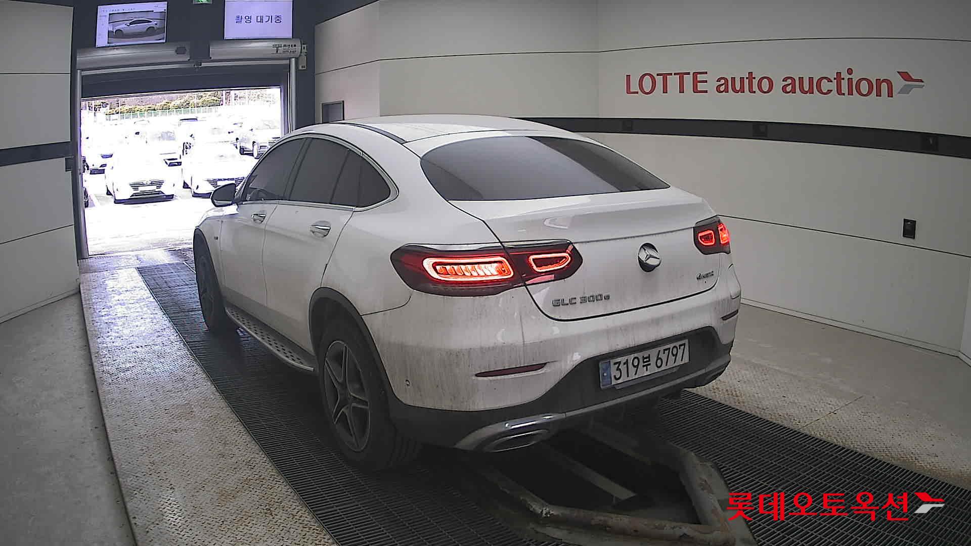2021 - Mercedes-Benz GLC300