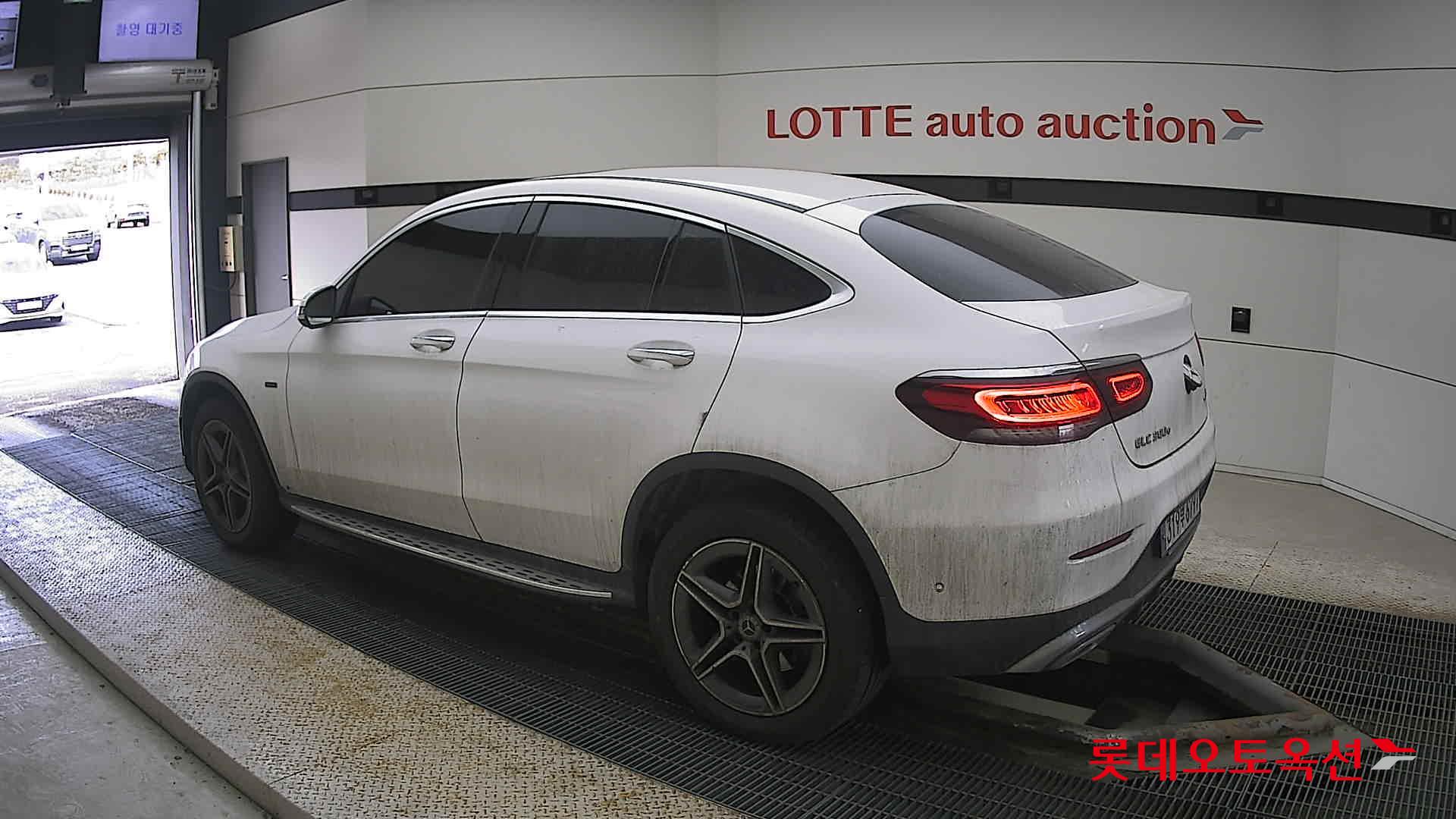 2021 - Mercedes-Benz GLC300